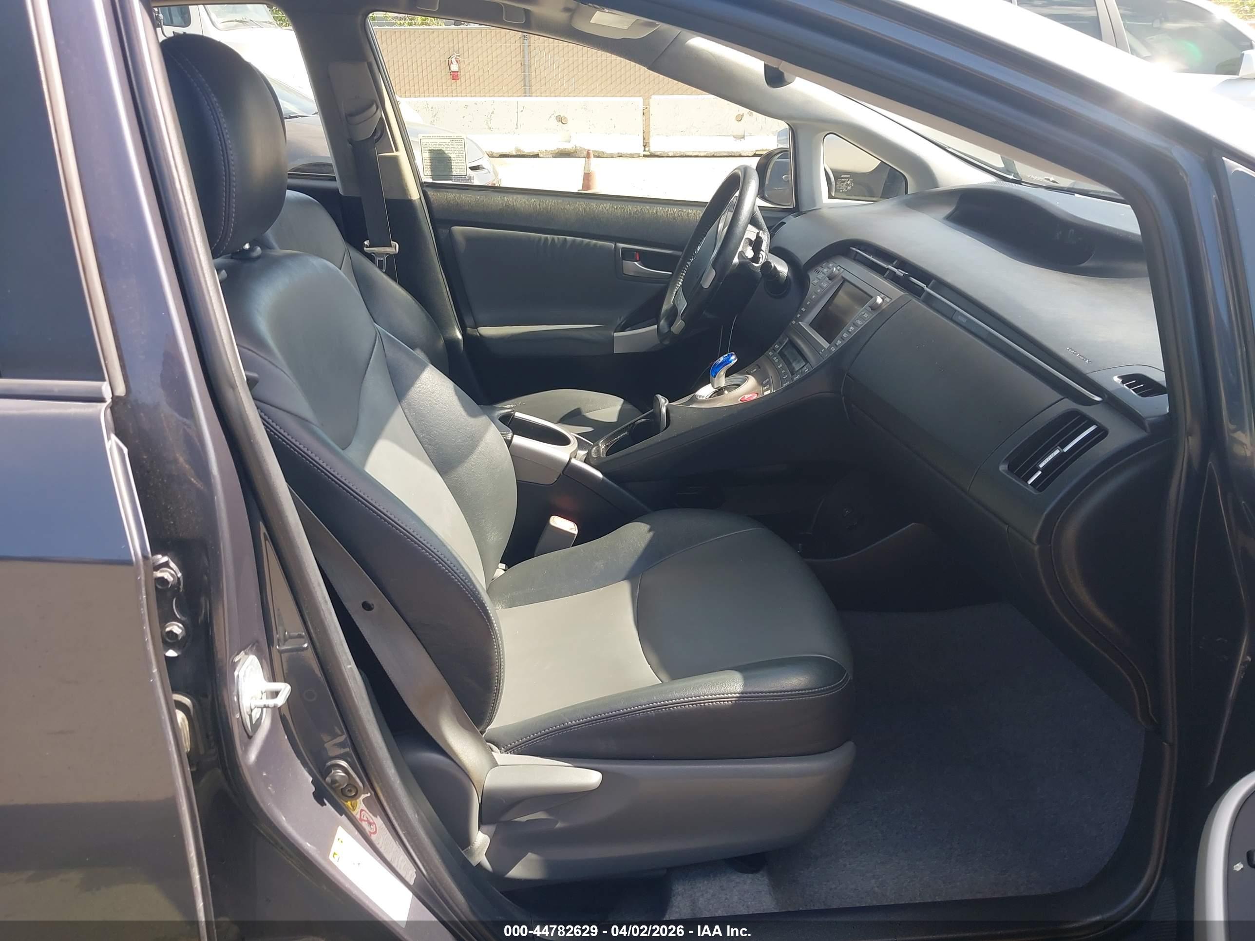 TOYOTA PRIUS image 5