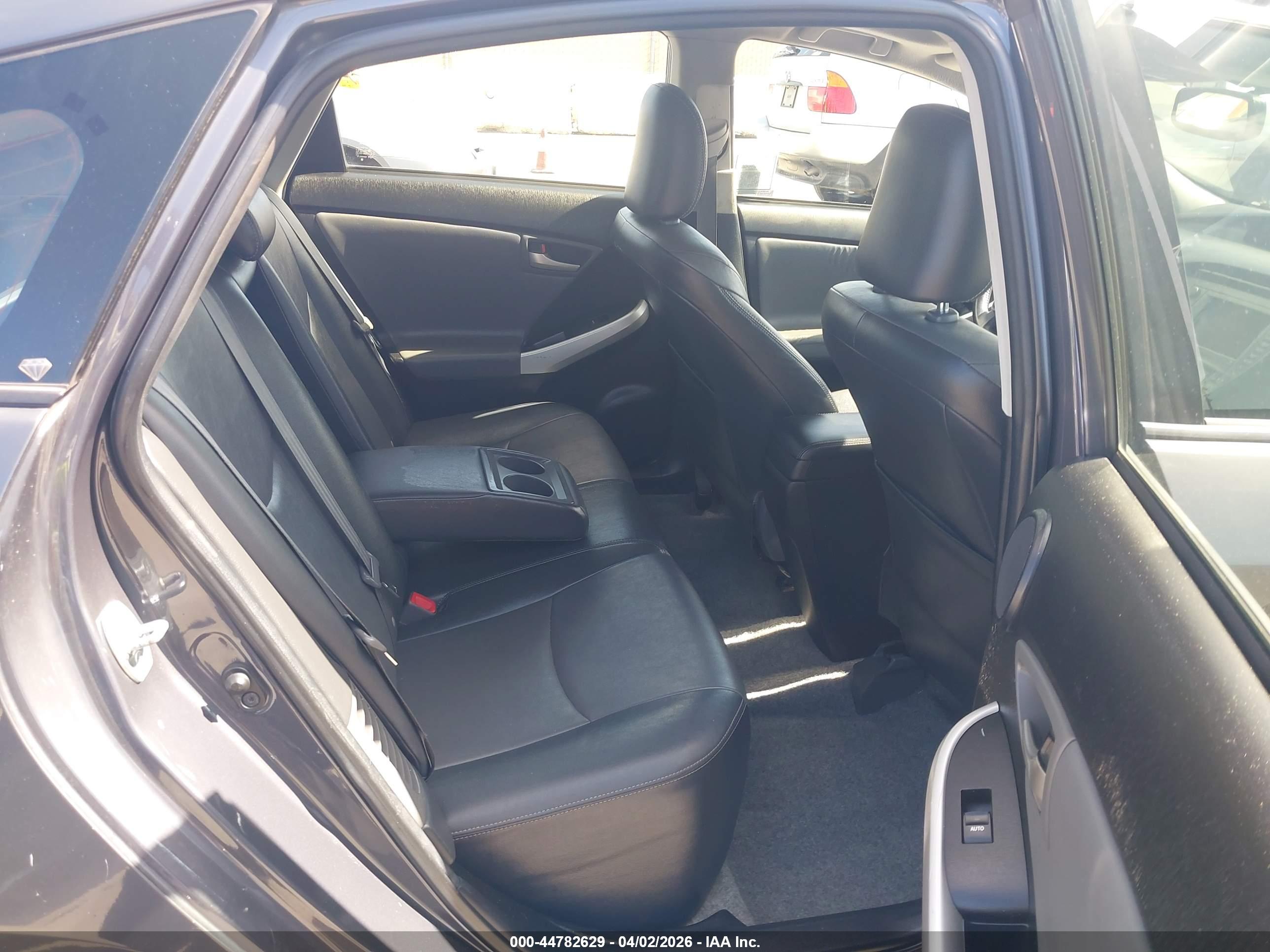 TOYOTA PRIUS image 8