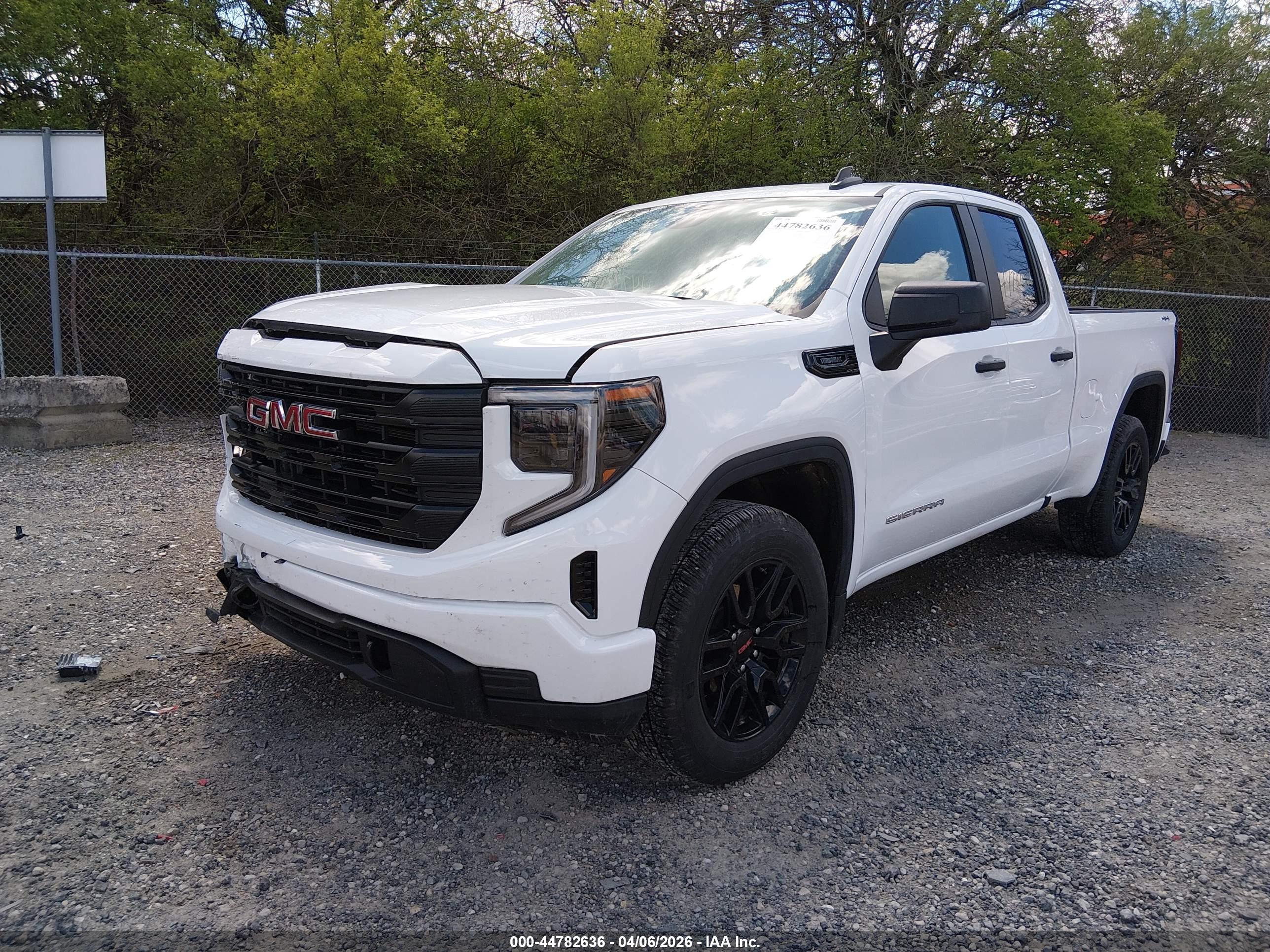 GMC SIERRA image 2