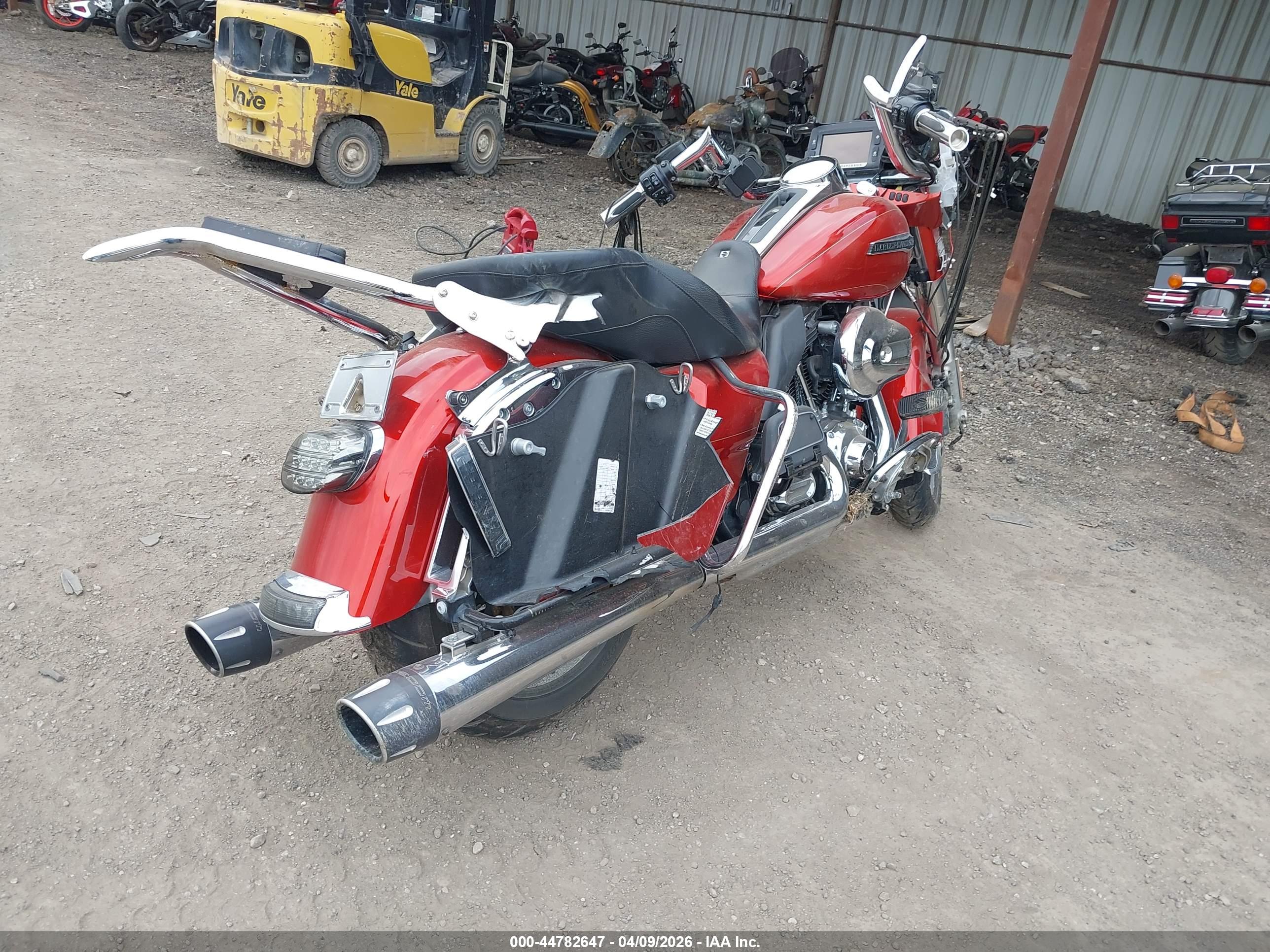 HARLEY-DAVIDSON FLHTCU image 4