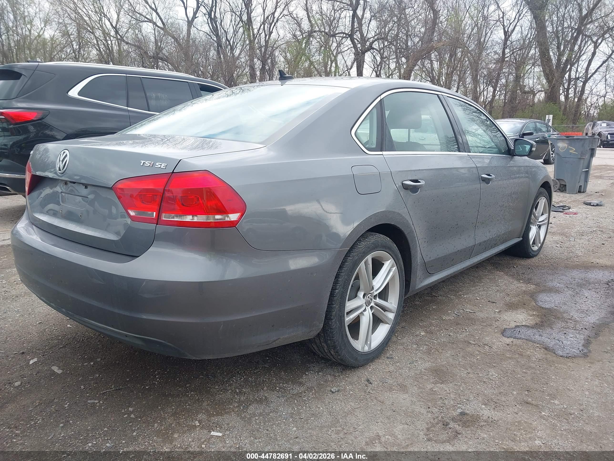 VOLKSWAGEN PASSAT image 4