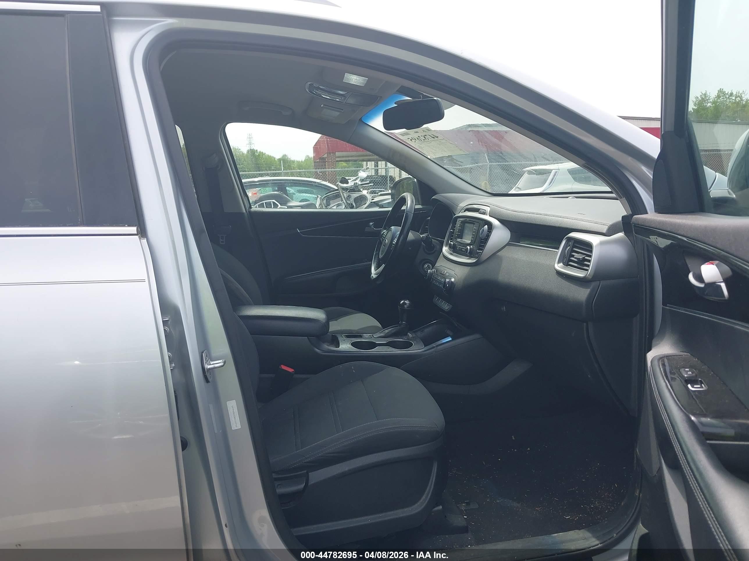 KIA SORENTO image 5