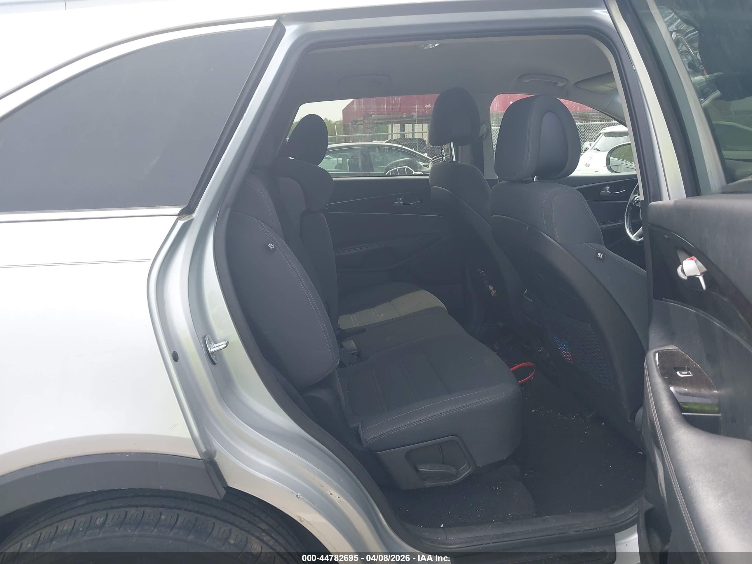 KIA SORENTO image 8
