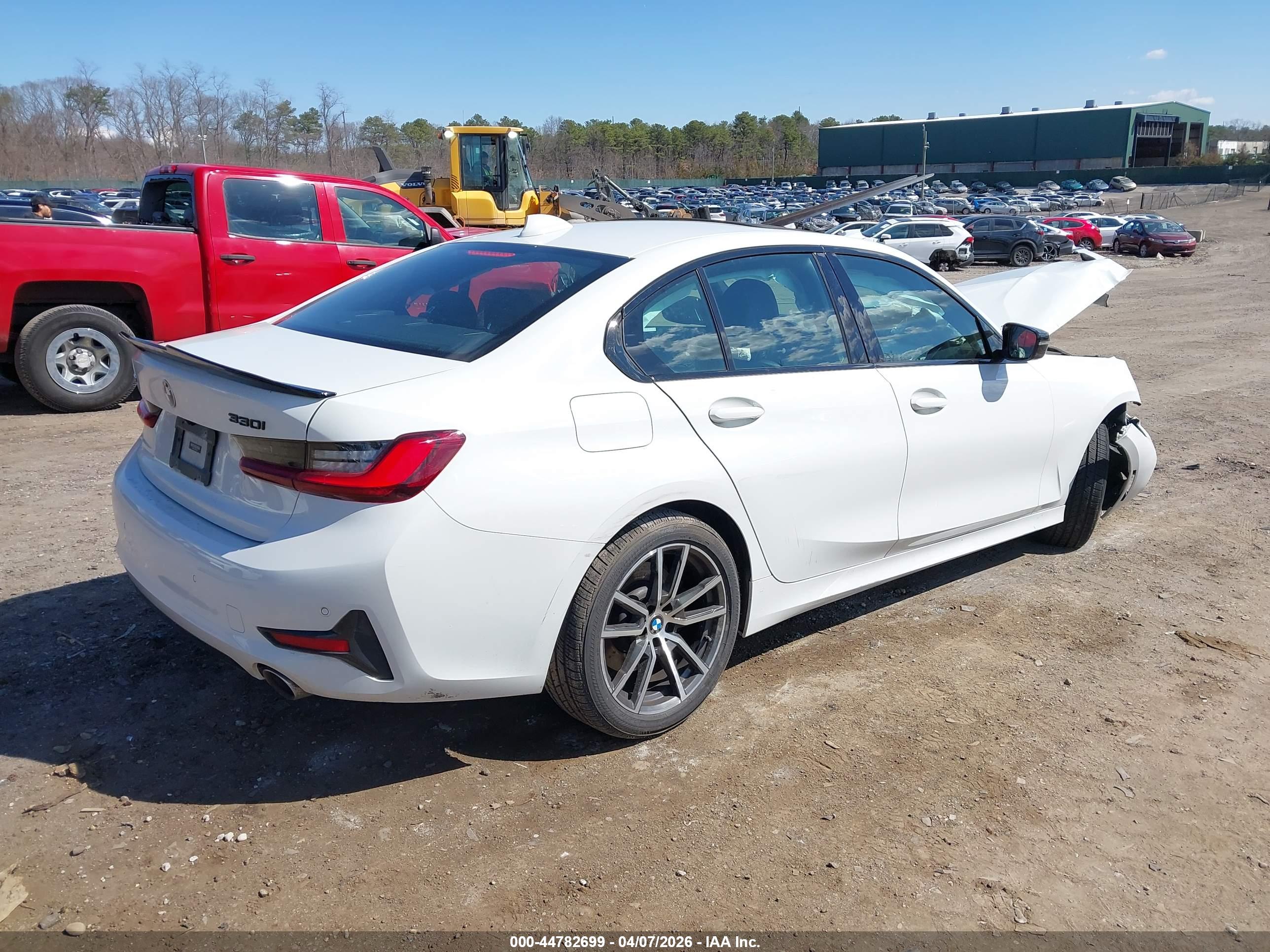 BMW 330I image 4