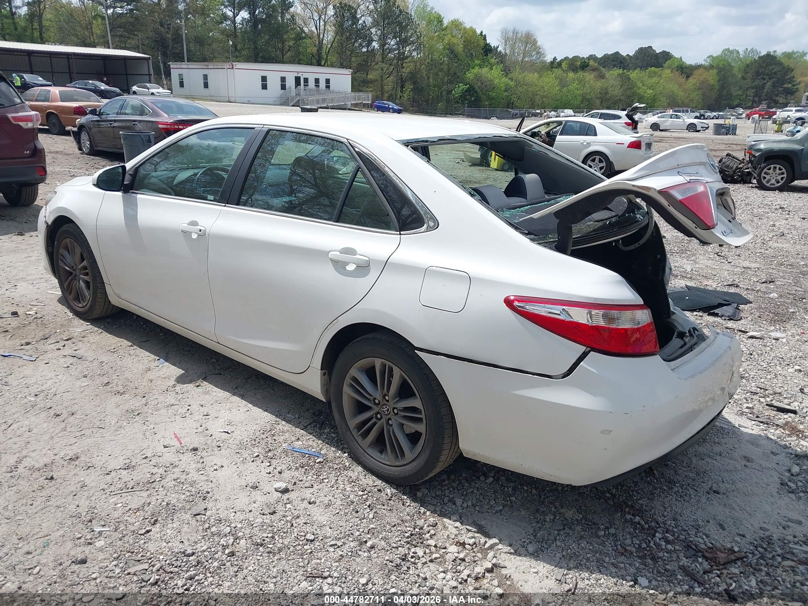 TOYOTA CAMRY image 3