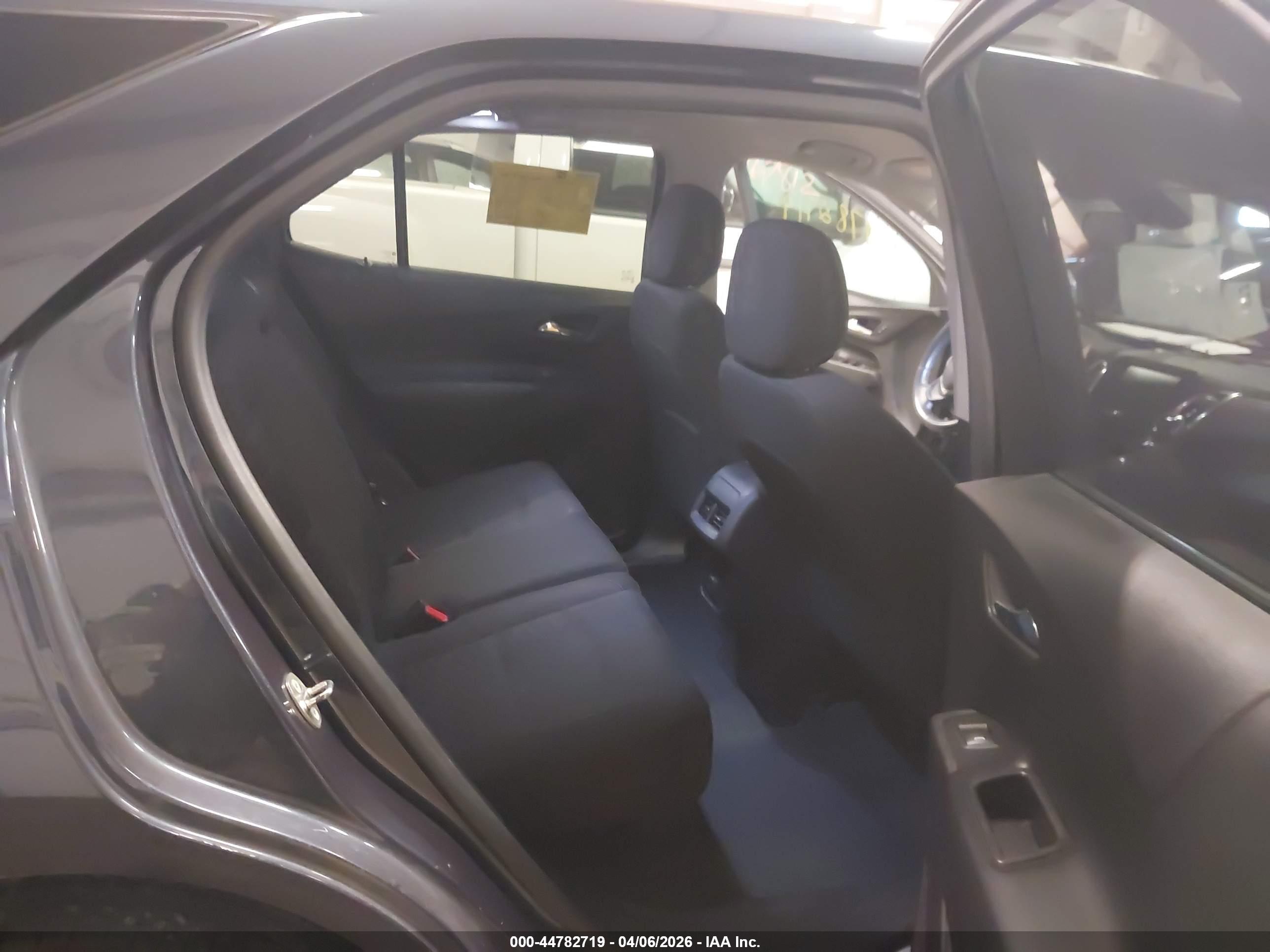 CHEVROLET EQUINOX image 8