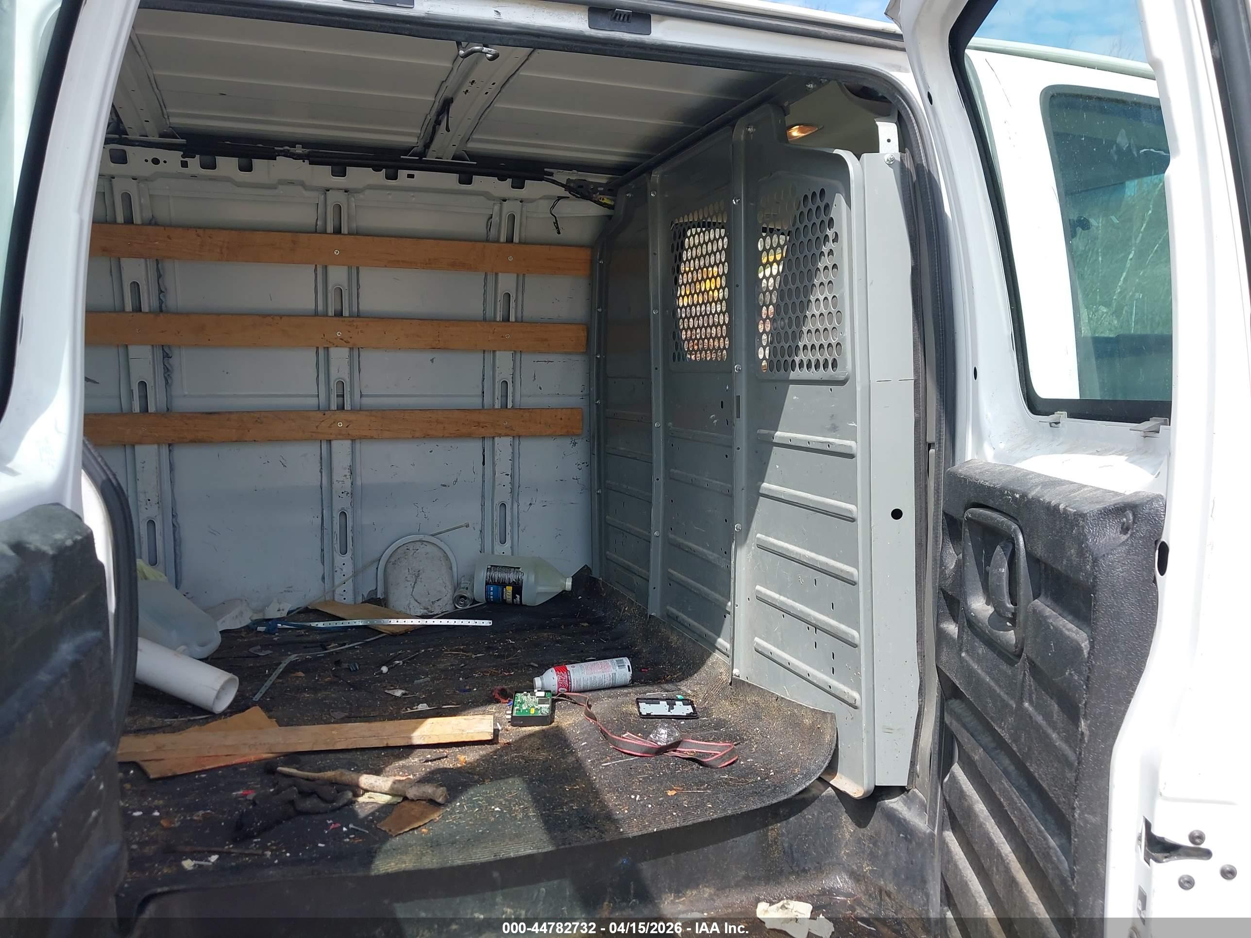 GMC SAVANA image 8