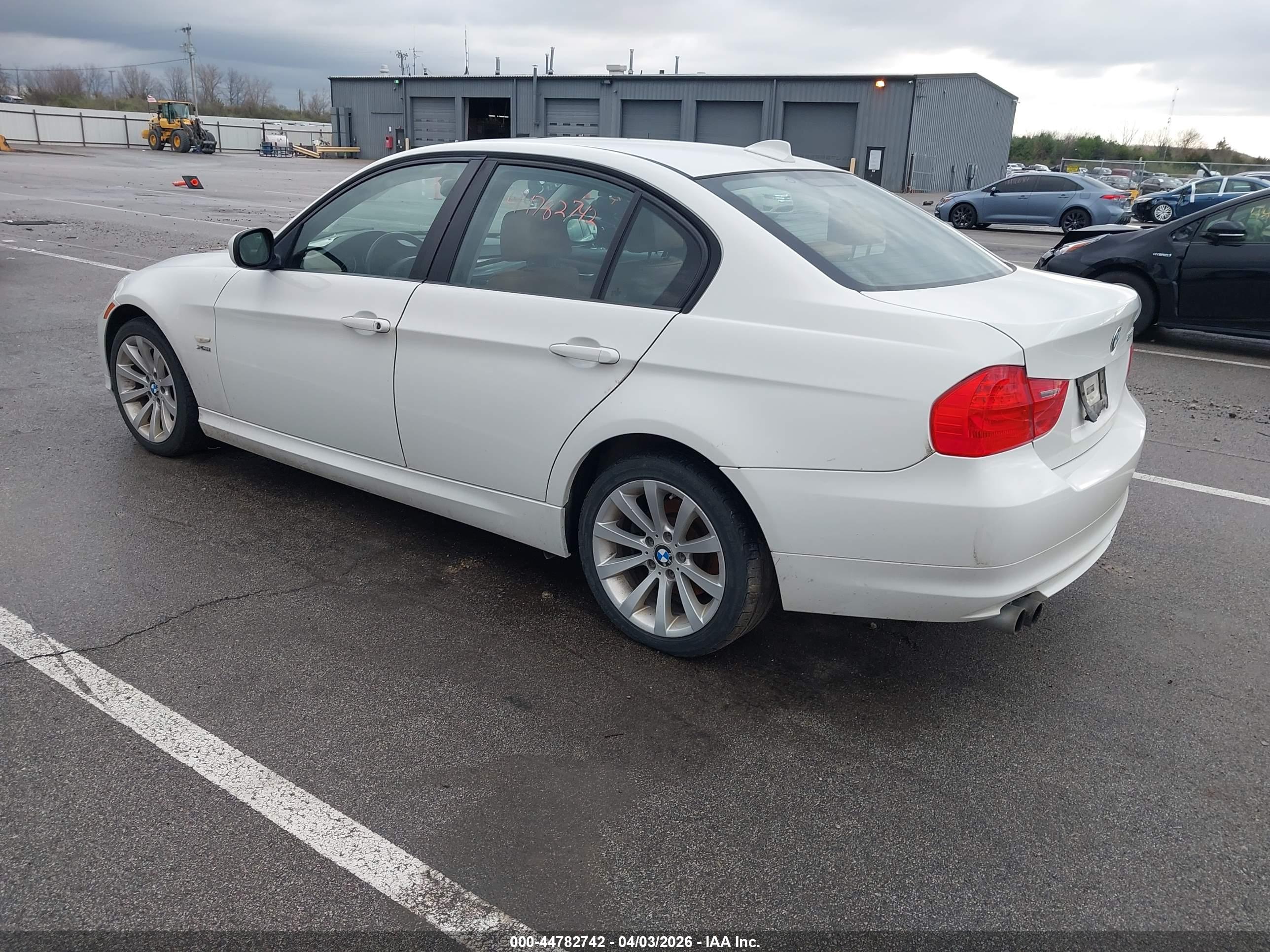 BMW 328I image 3