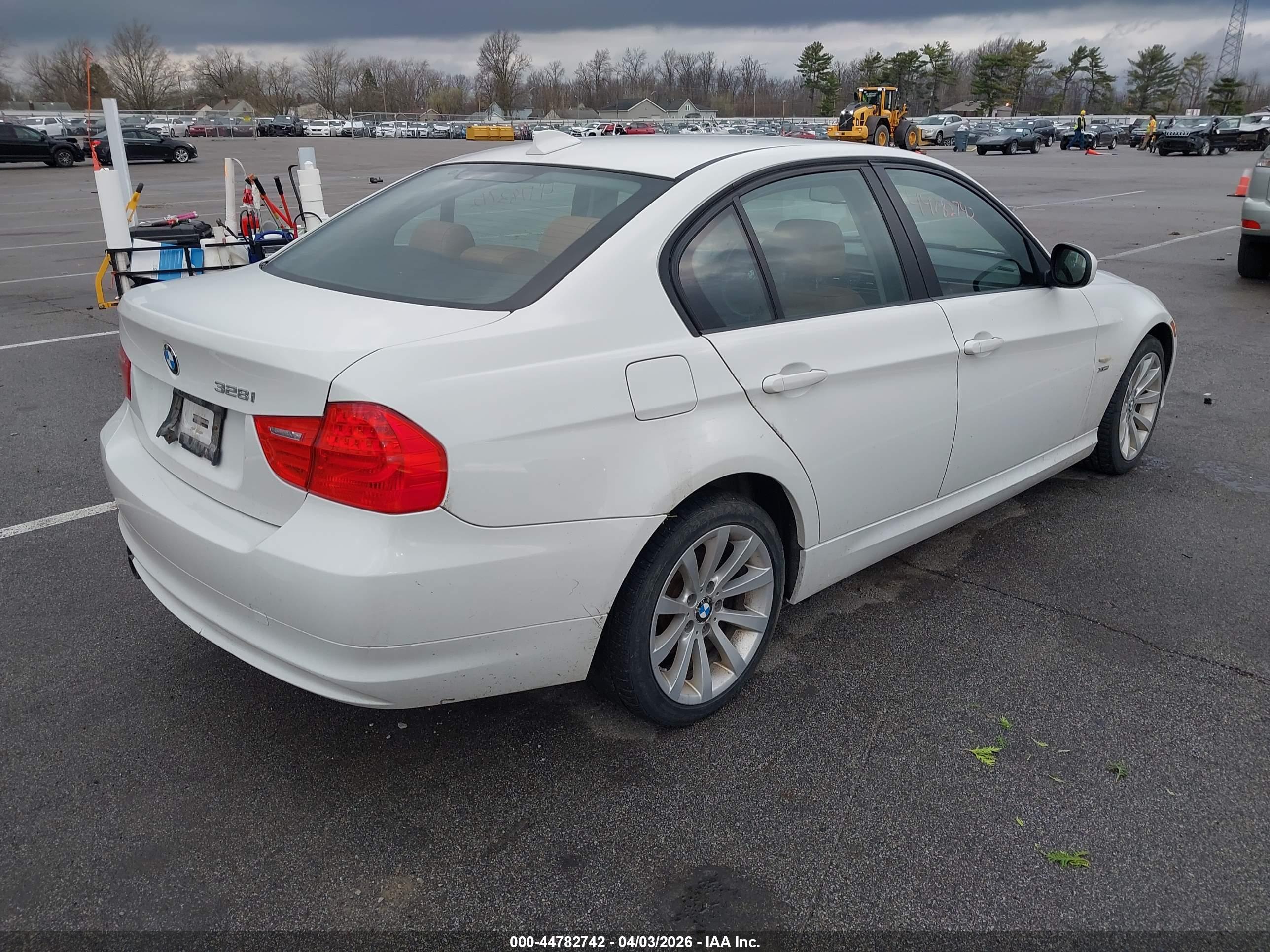 BMW 328I image 4