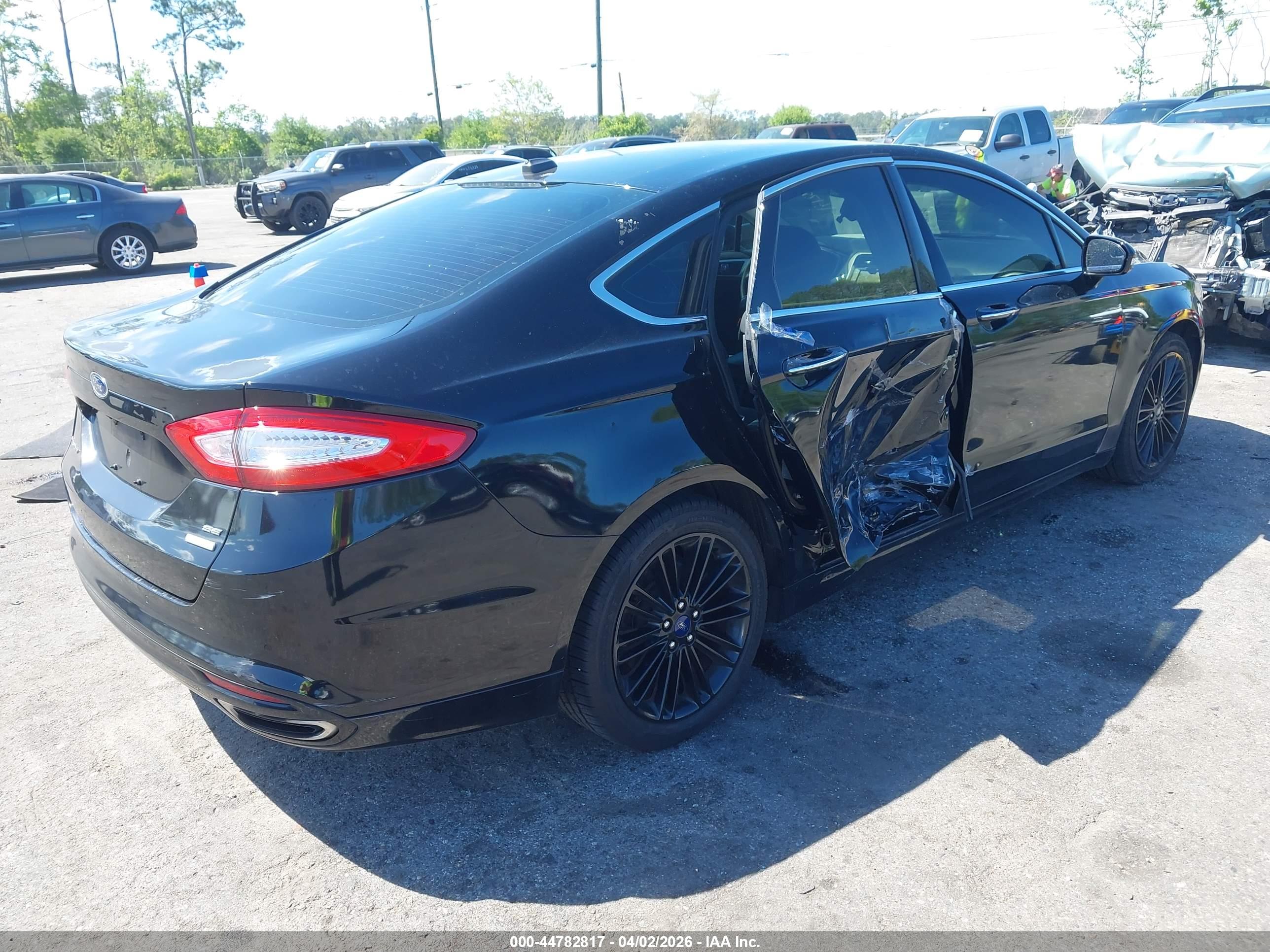 FORD FUSION image 4