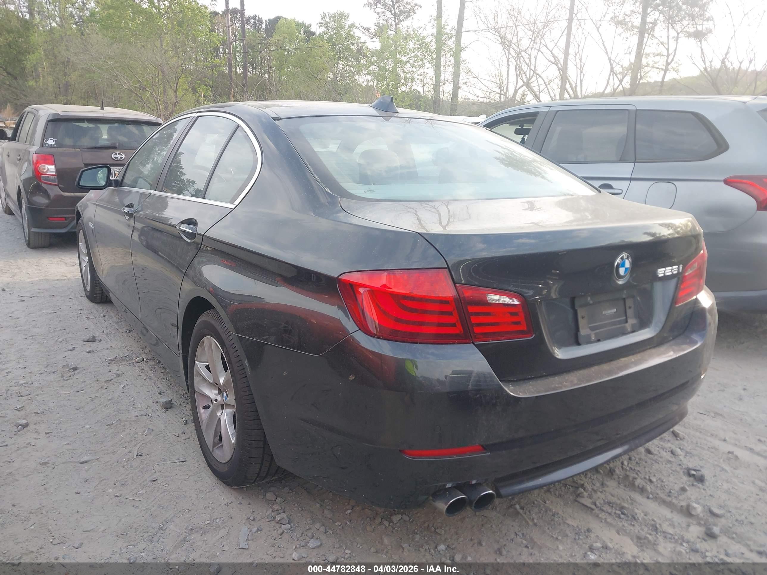 BMW 528I image 3