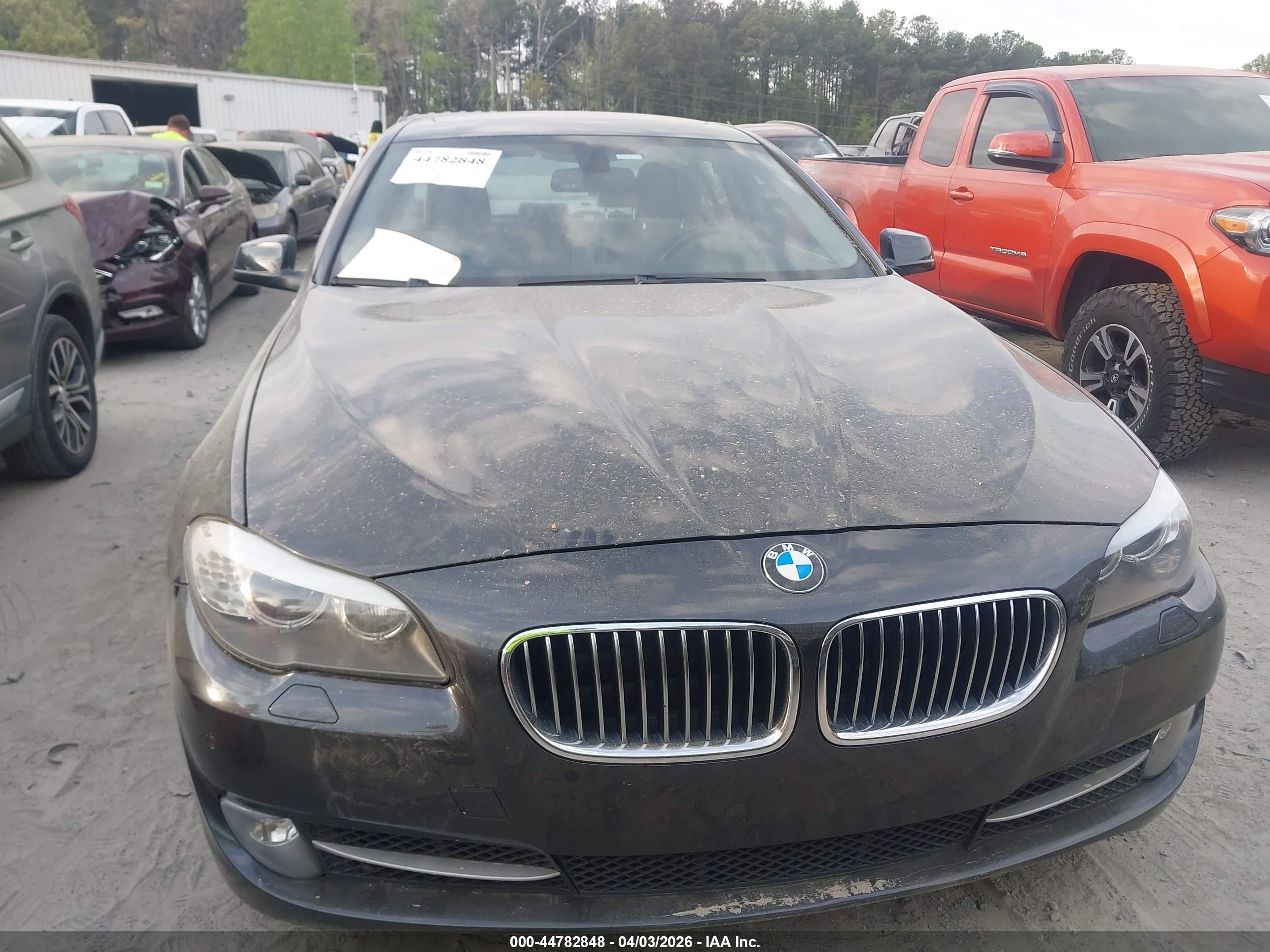 BMW 528I image 6
