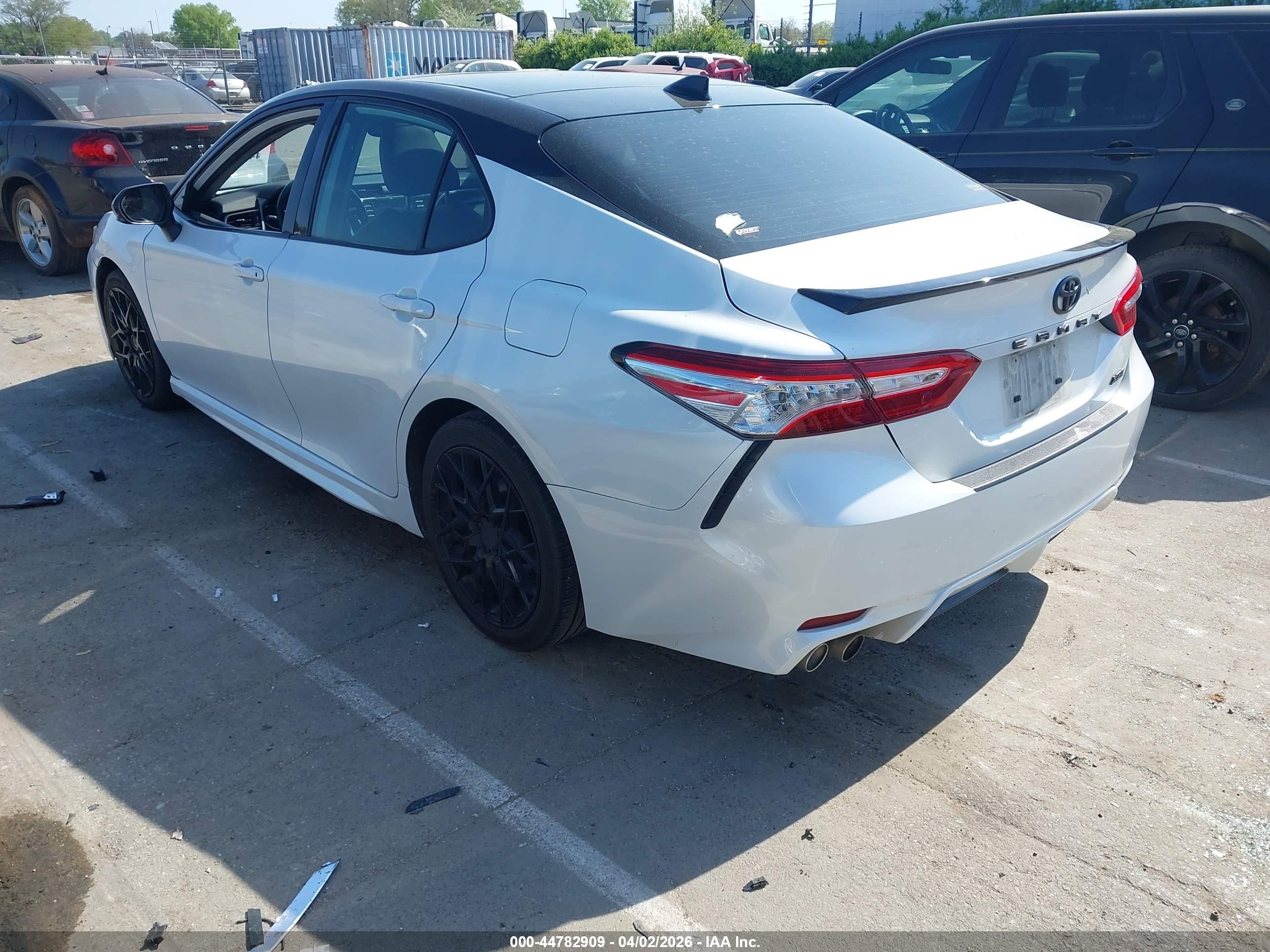 TOYOTA CAMRY image 3