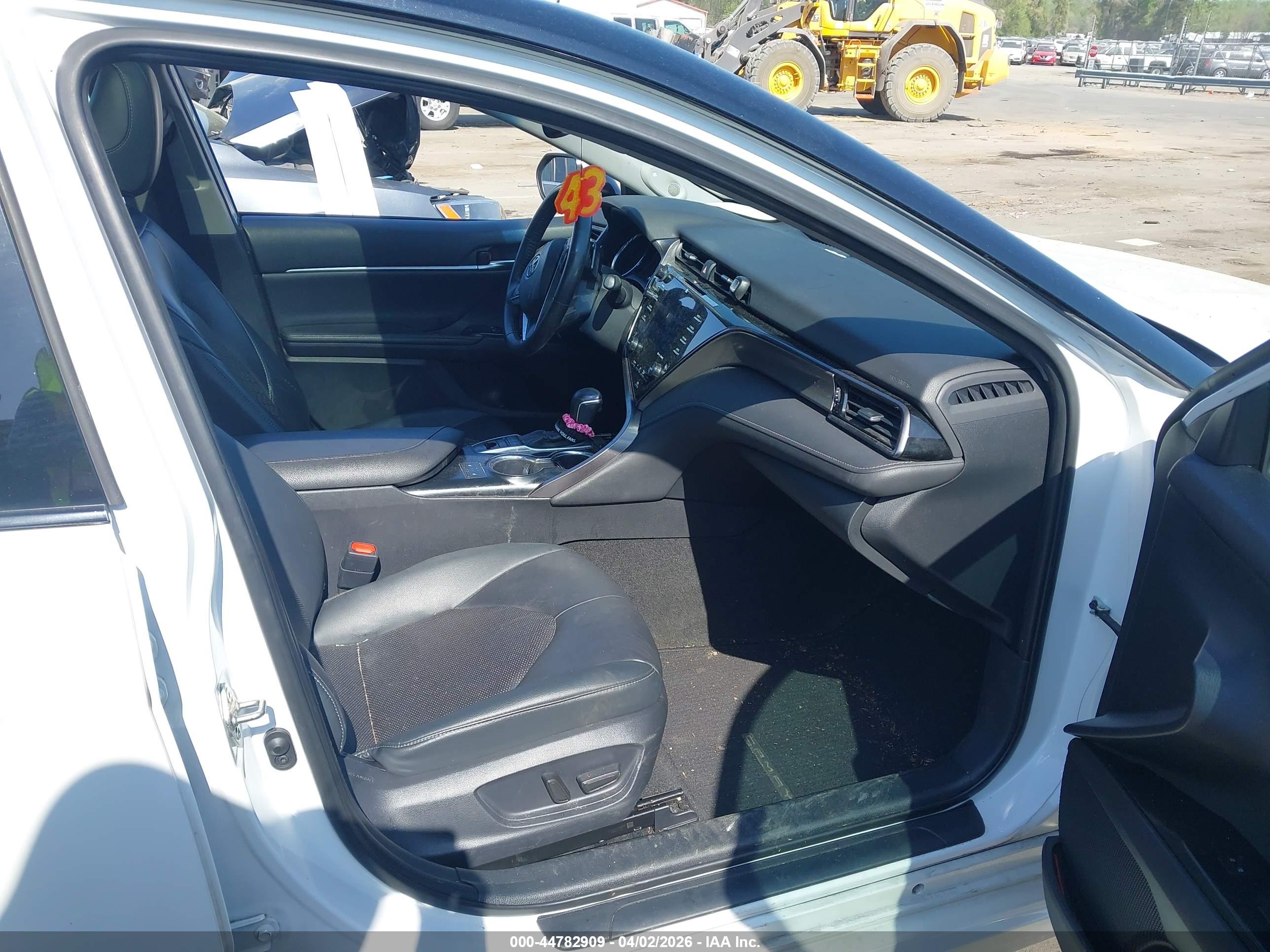 TOYOTA CAMRY image 5