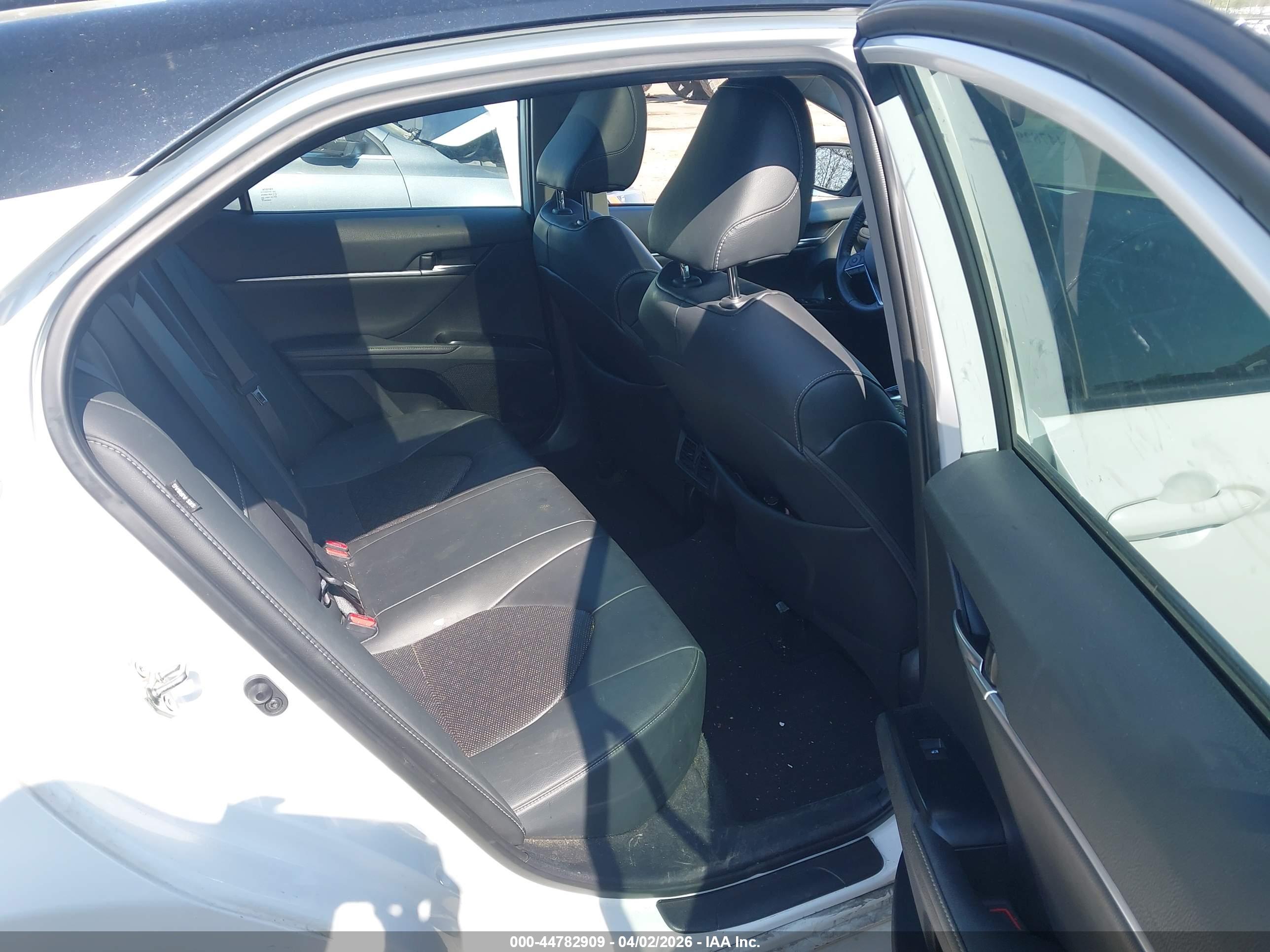 TOYOTA CAMRY image 8