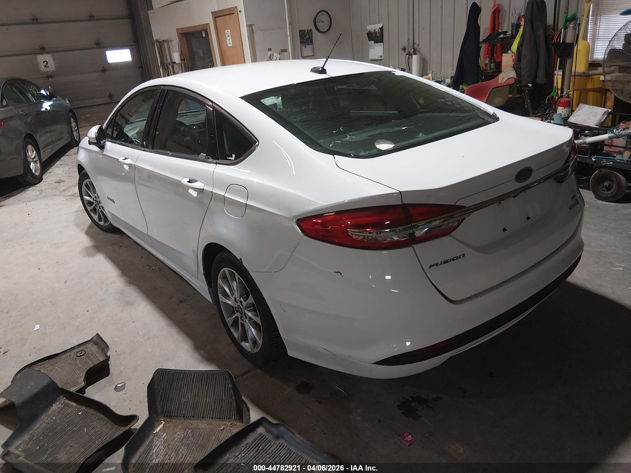 FORD FUSION image 3