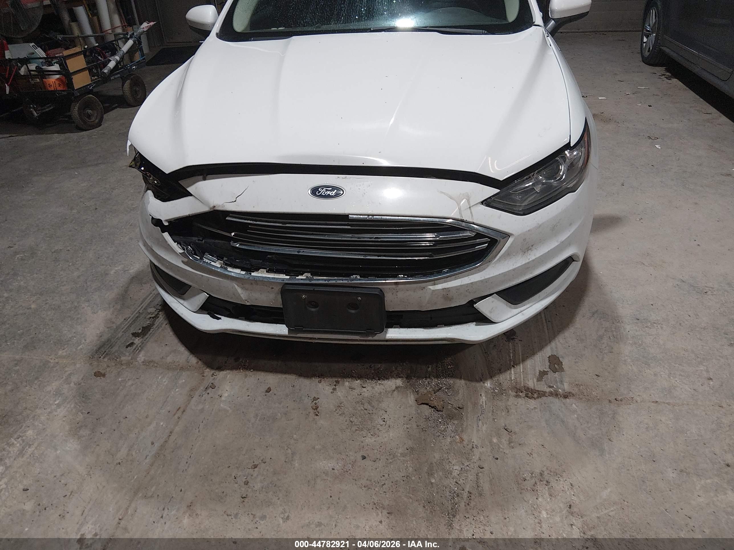FORD FUSION image 6