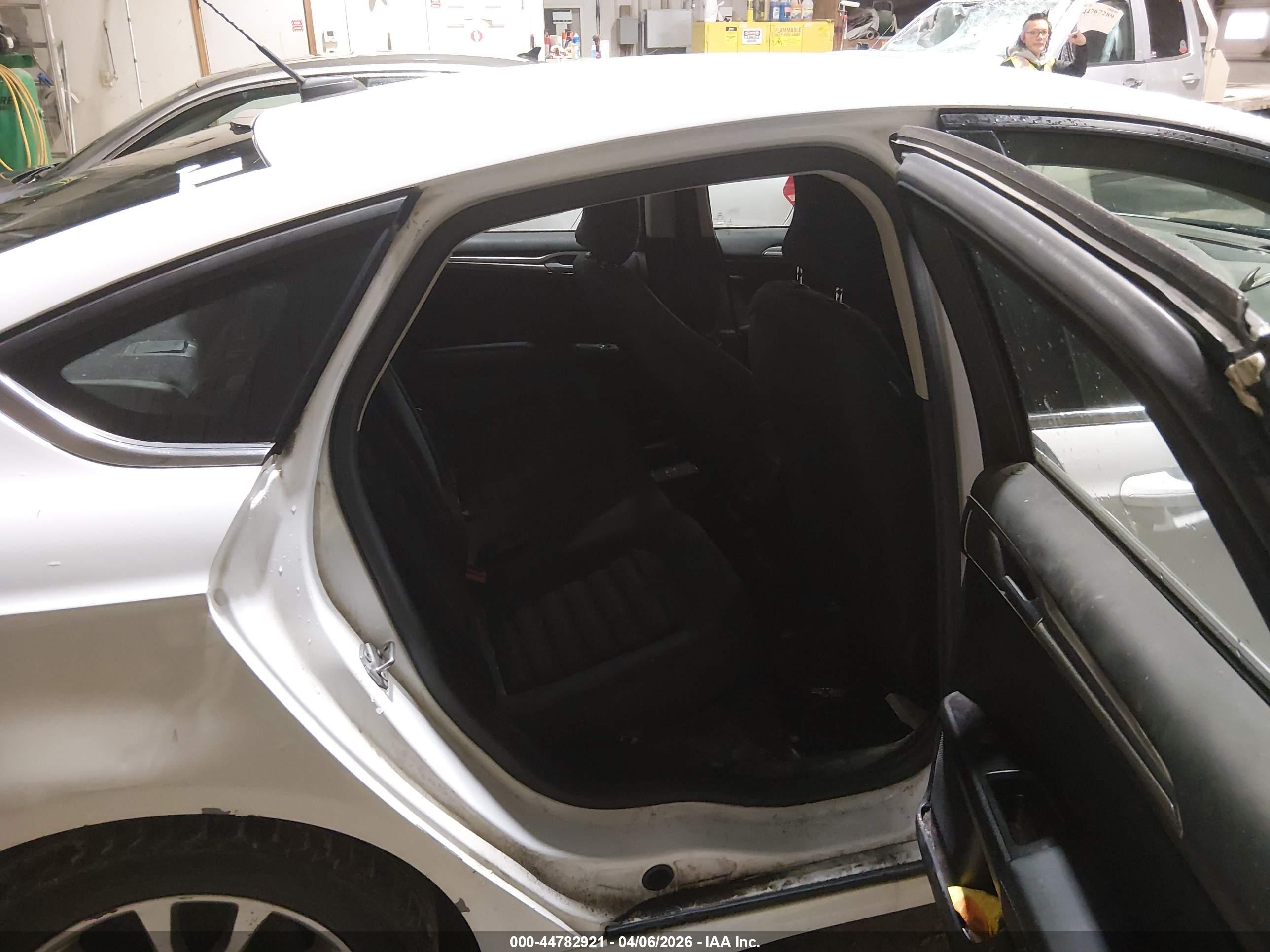 FORD FUSION image 8