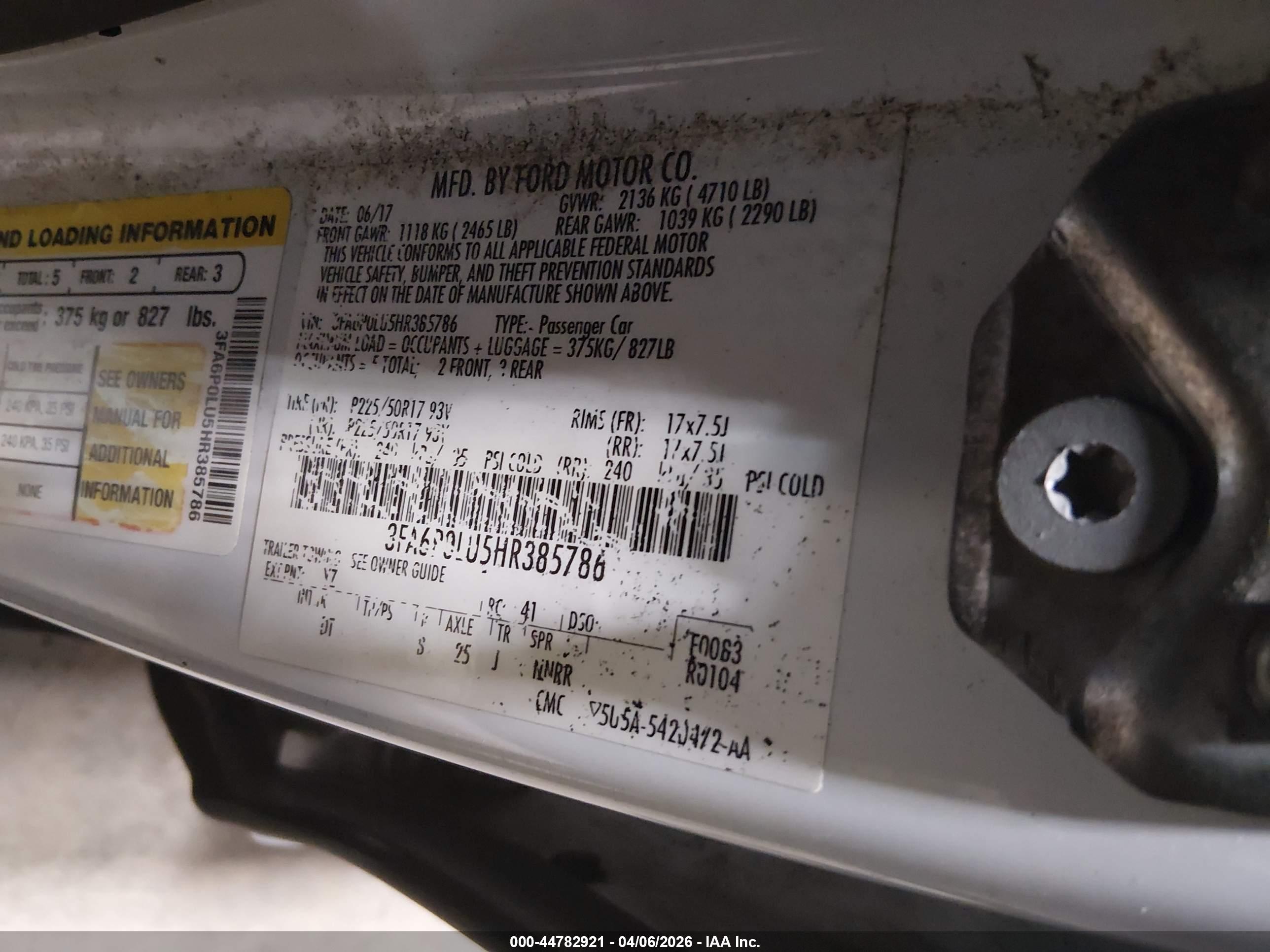 FORD FUSION image 9