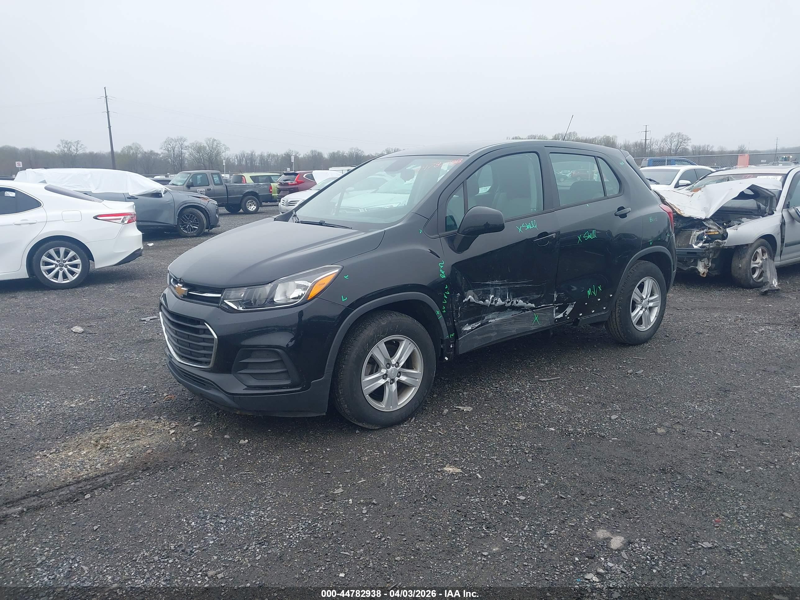 CHEVROLET TRAX image 2