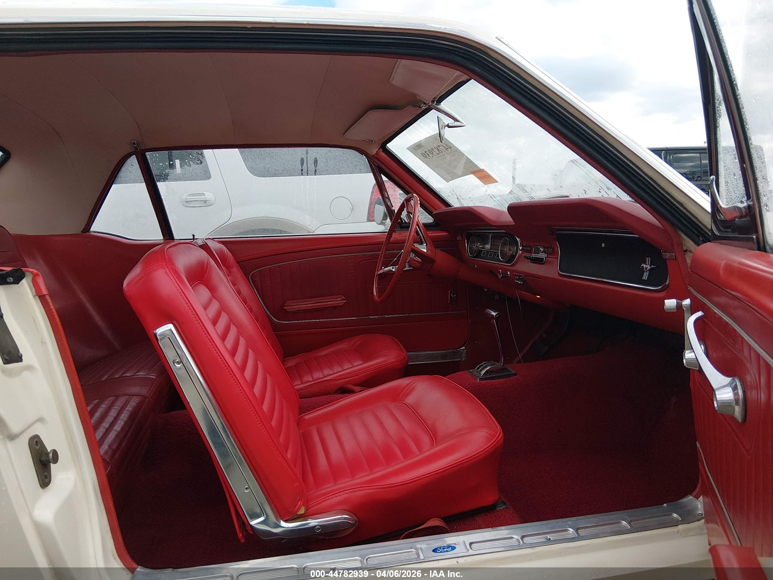 FORD MUSTANG image 5