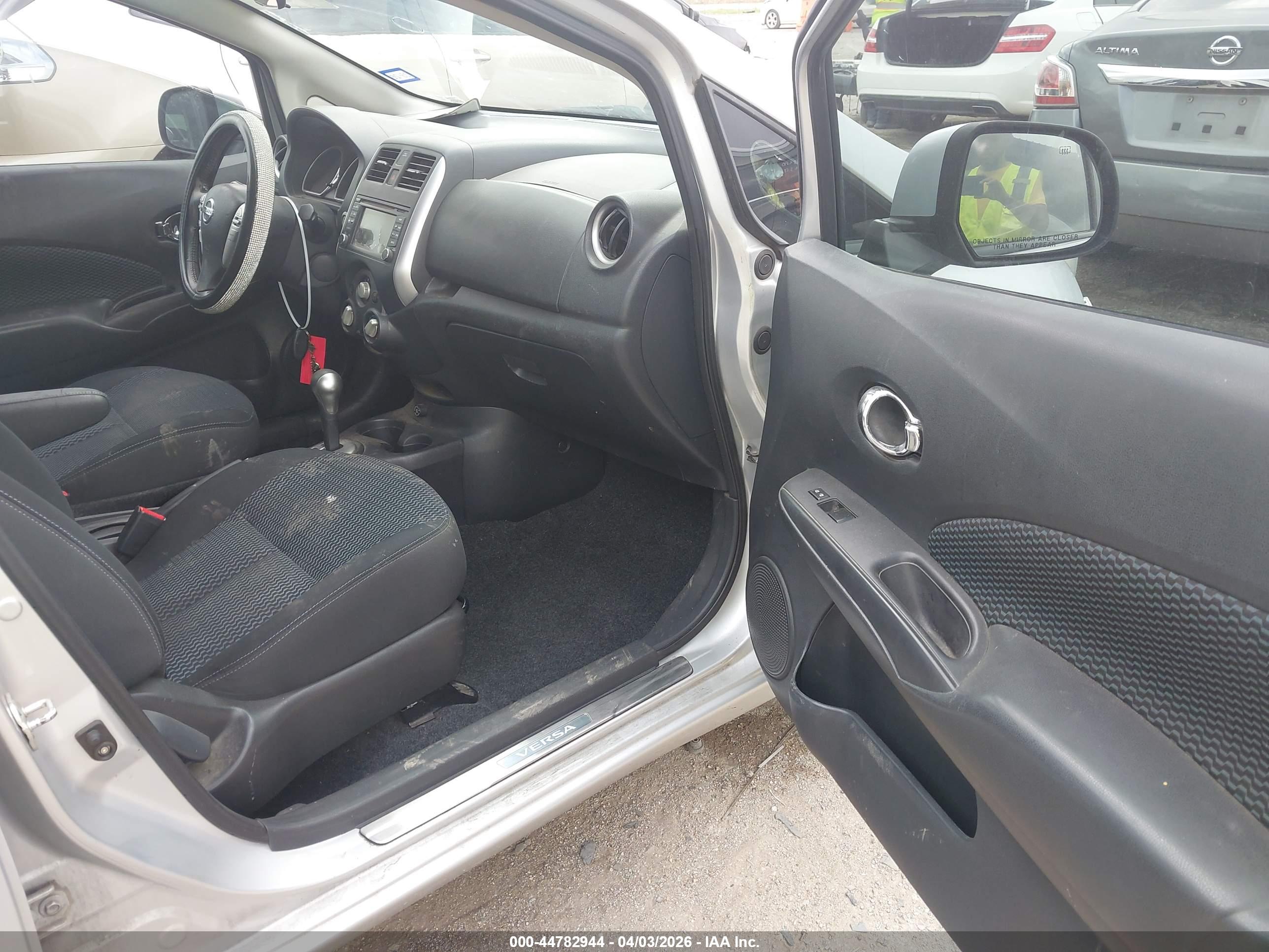 NISSAN VERSA image 5