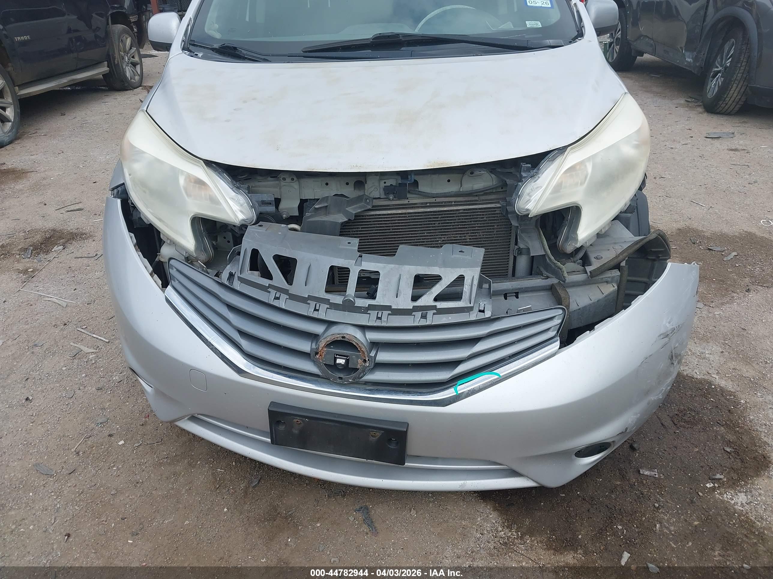NISSAN VERSA image 6