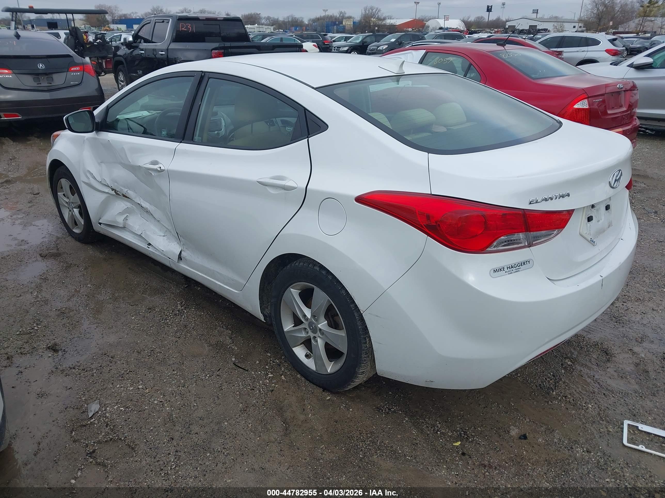 HYUNDAI ELANTRA image 3