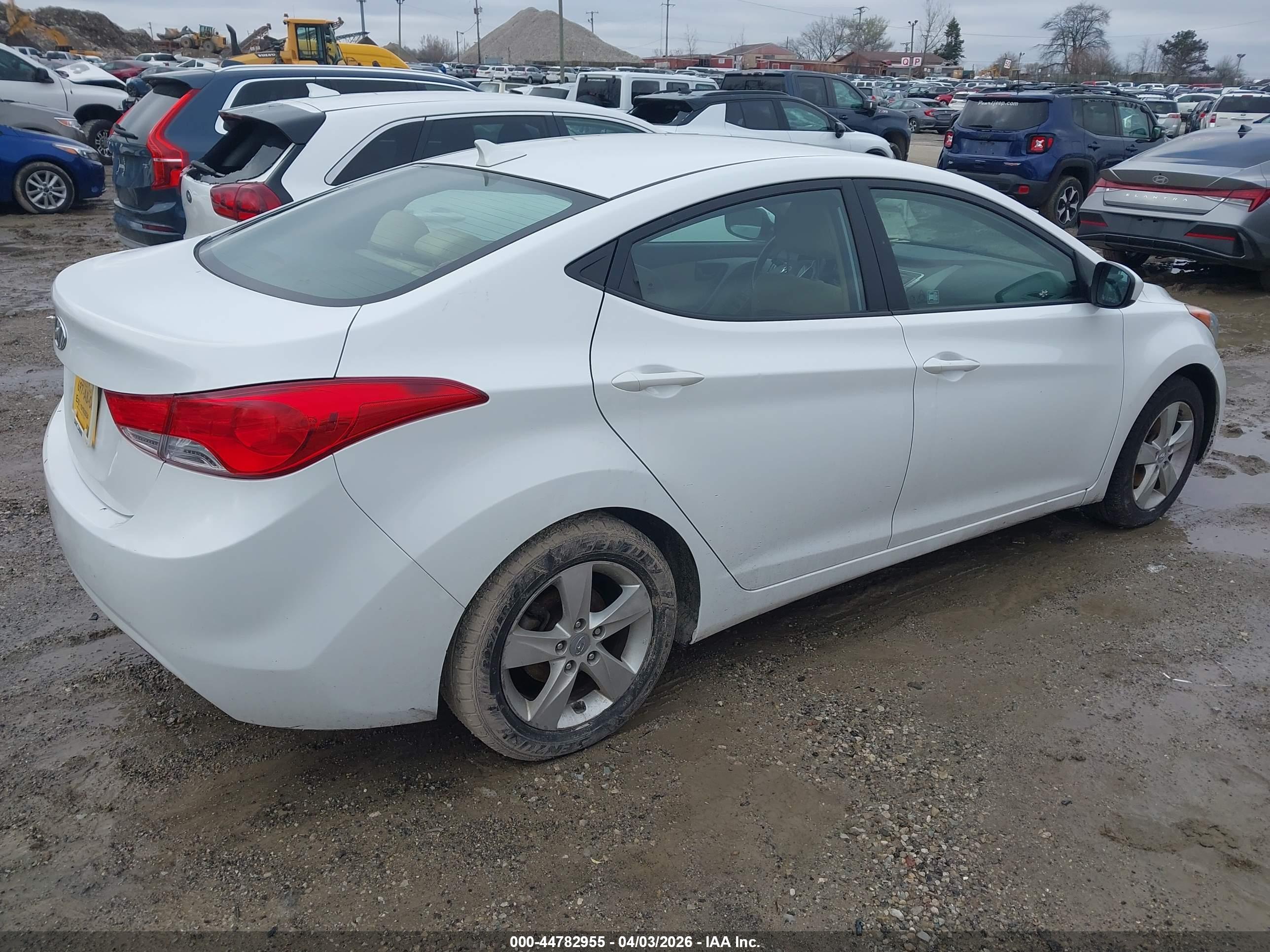 HYUNDAI ELANTRA image 4