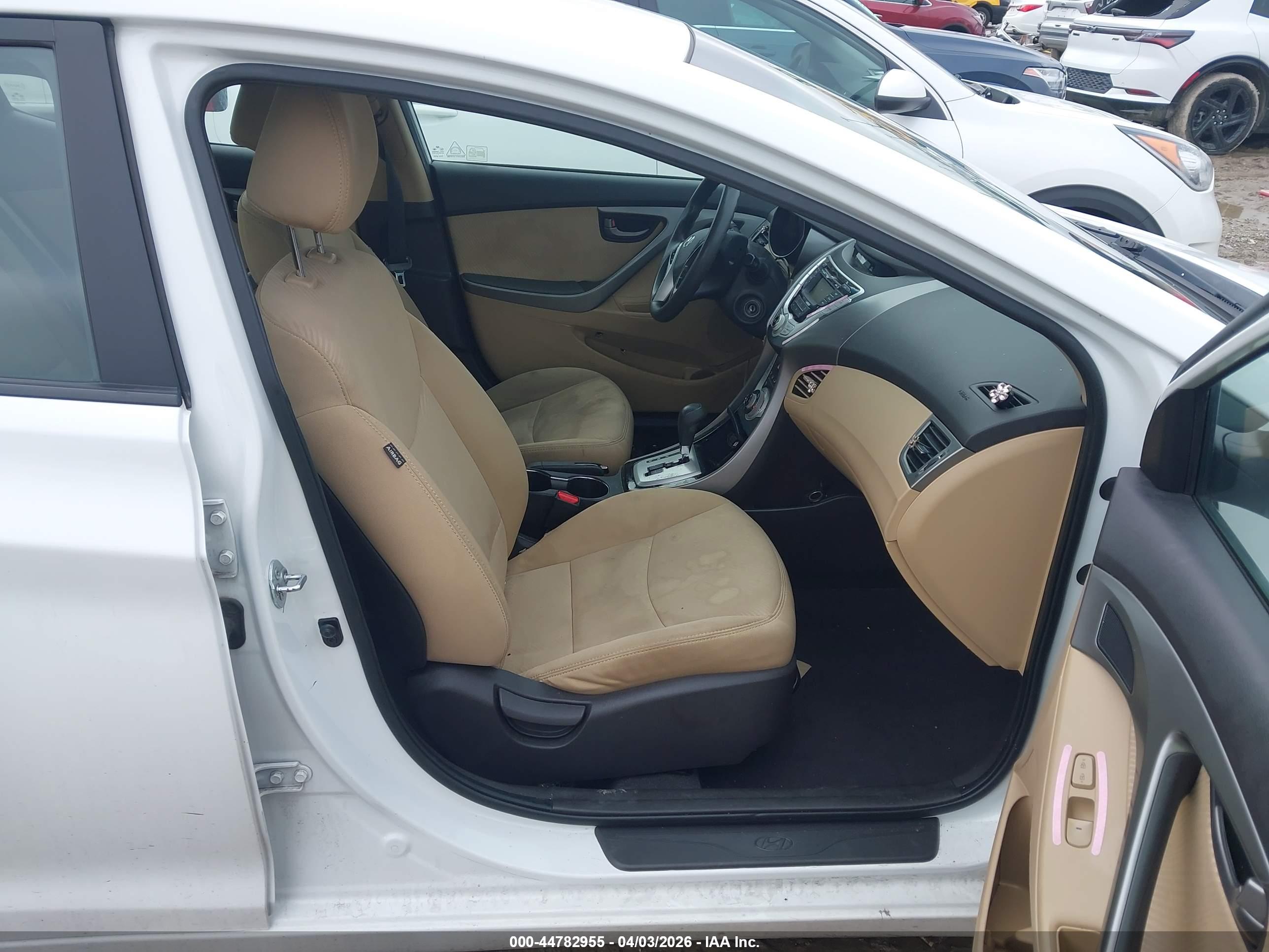 HYUNDAI ELANTRA image 5