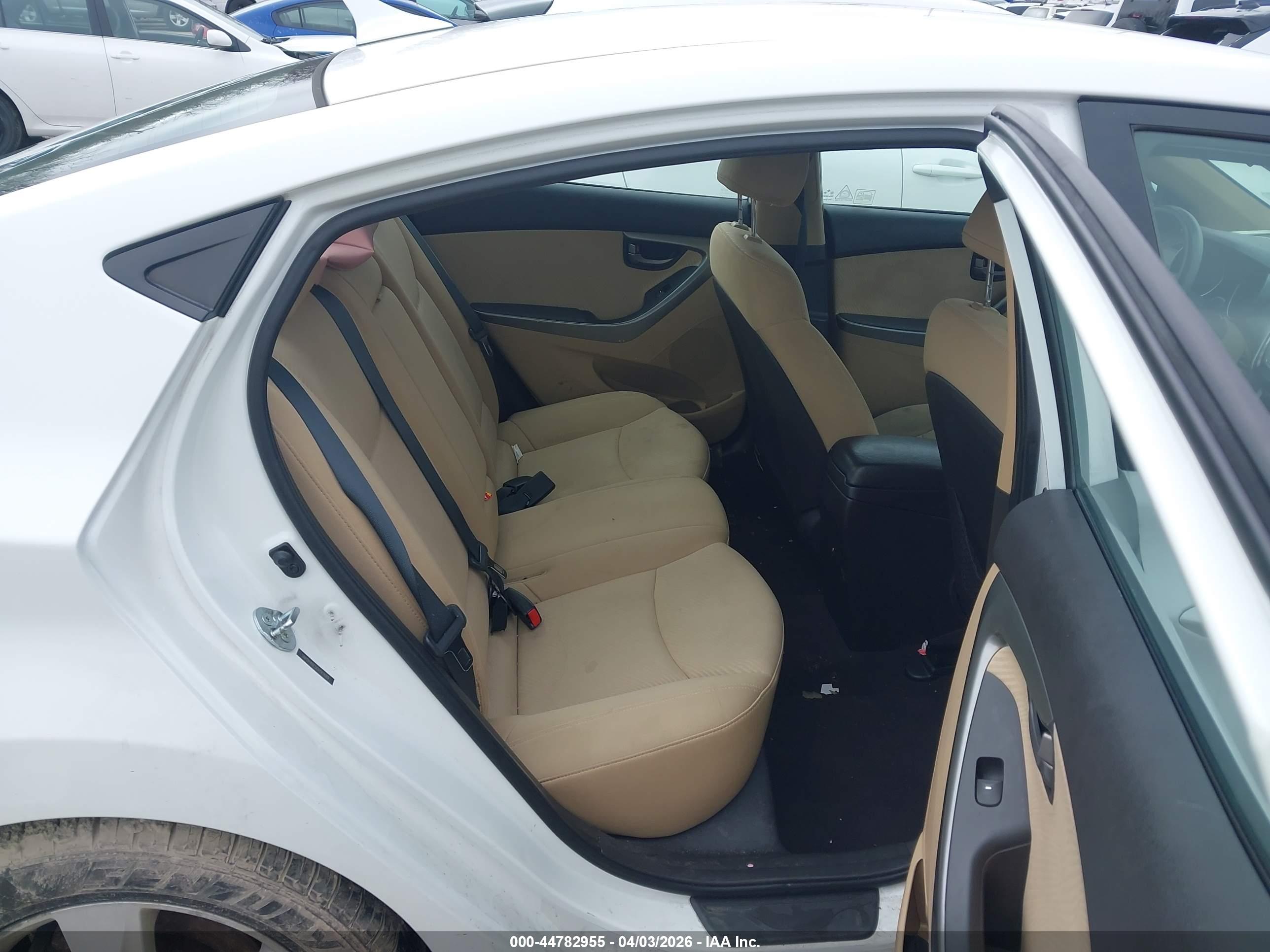 HYUNDAI ELANTRA image 8