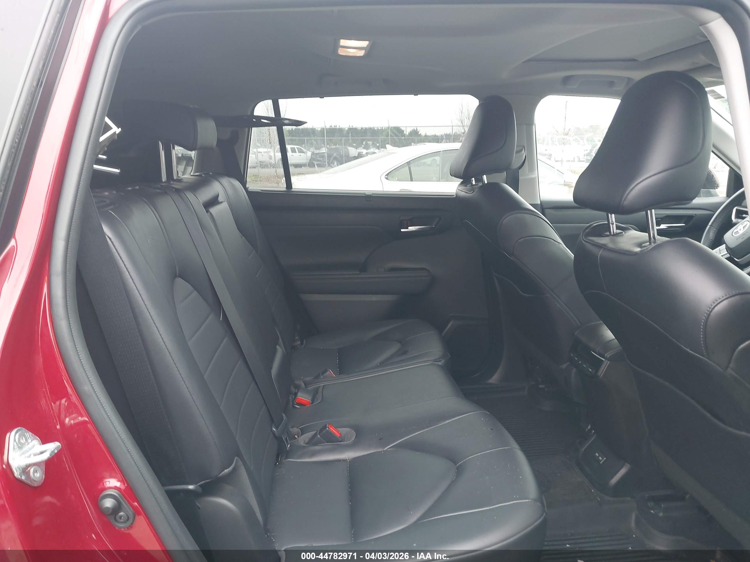 TOYOTA HIGHLANDER image 8
