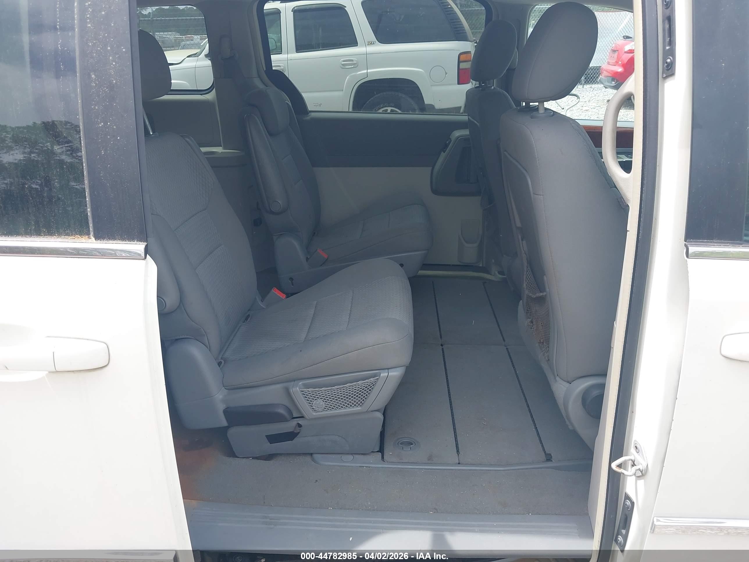 CHRYSLER TOWN image 8
