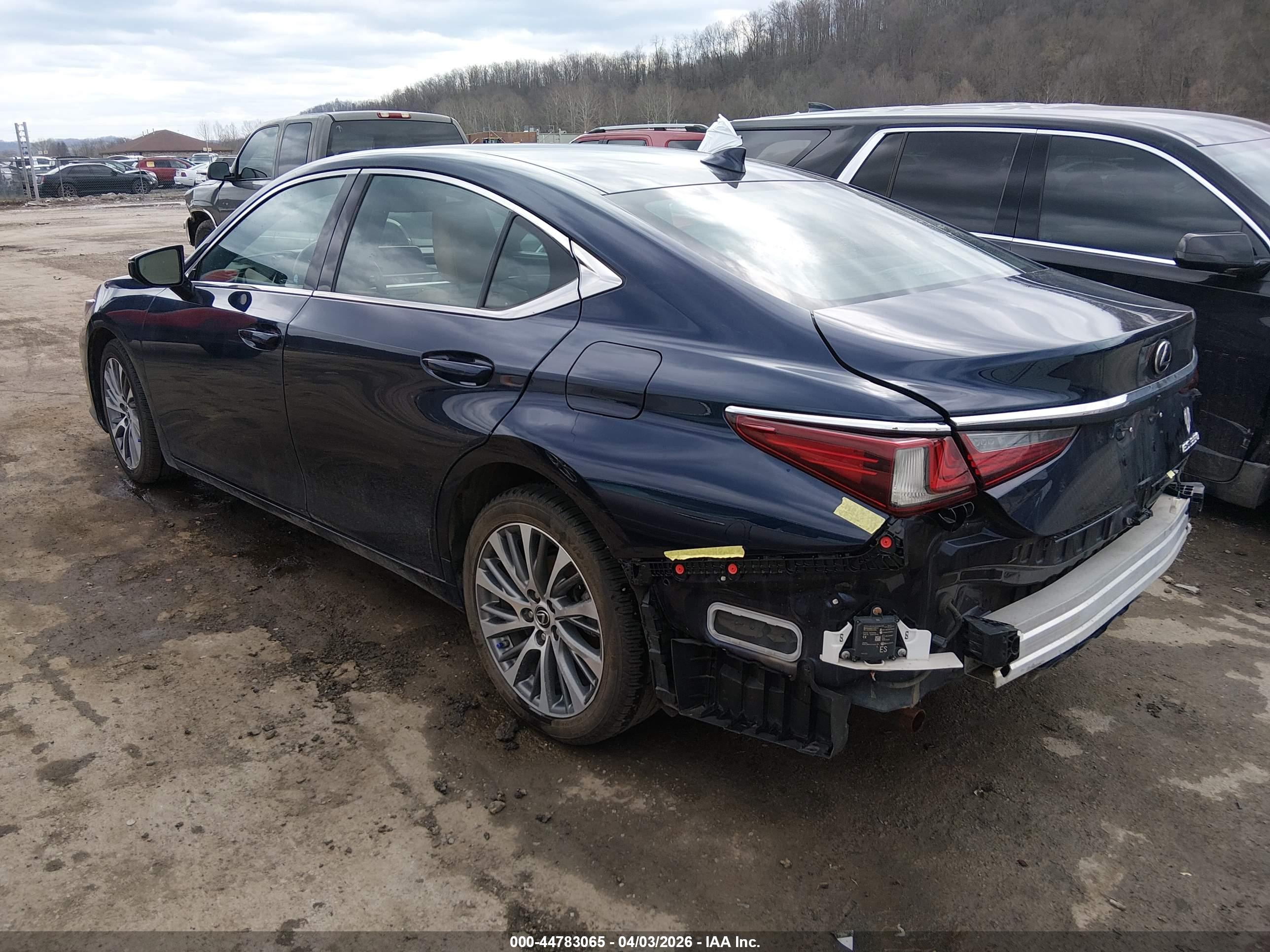 LEXUS ES image 3