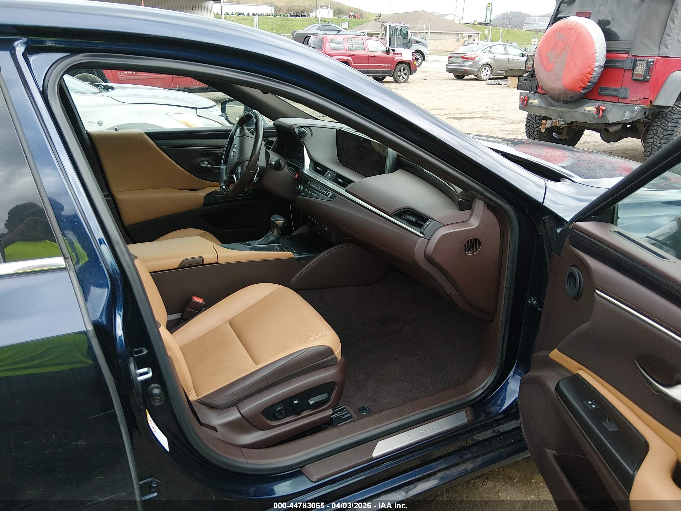 LEXUS ES image 5