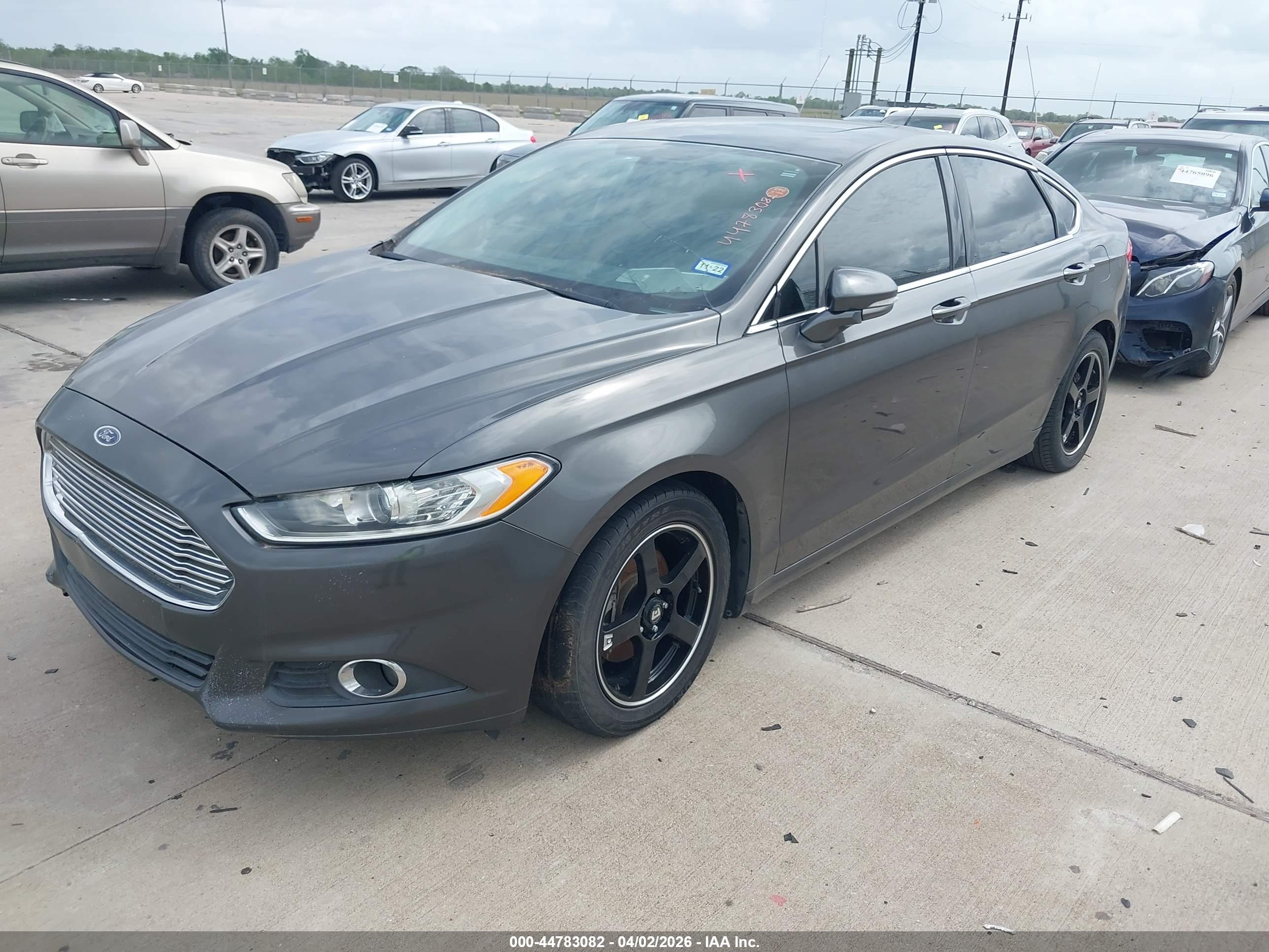 FORD FUSION image 2