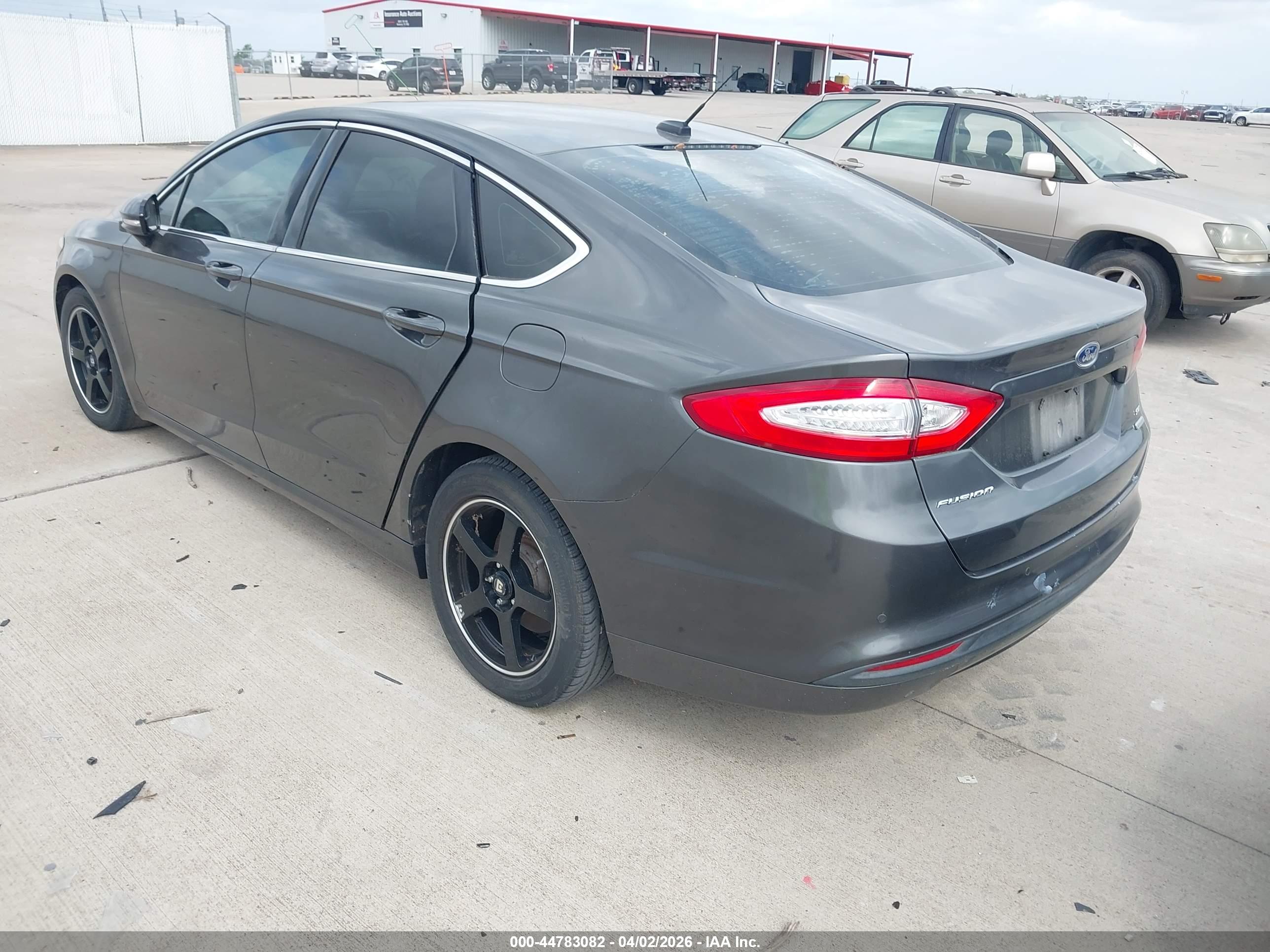 FORD FUSION image 3