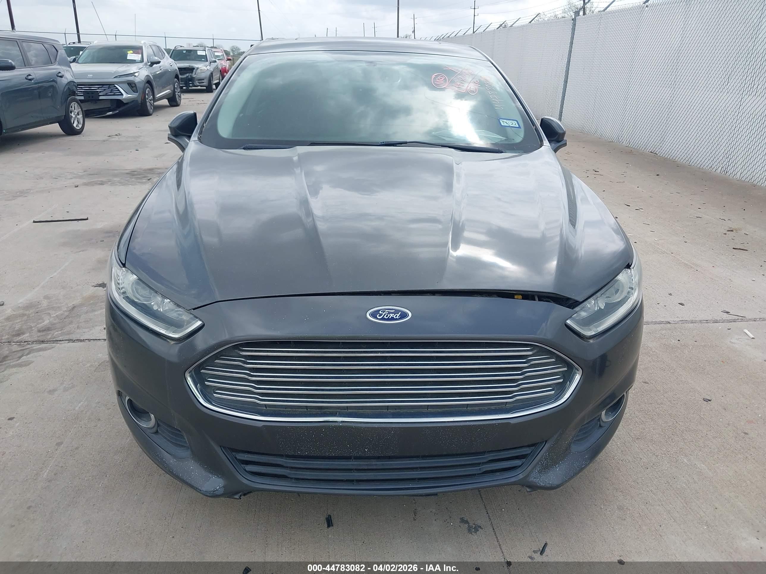 FORD FUSION image 6