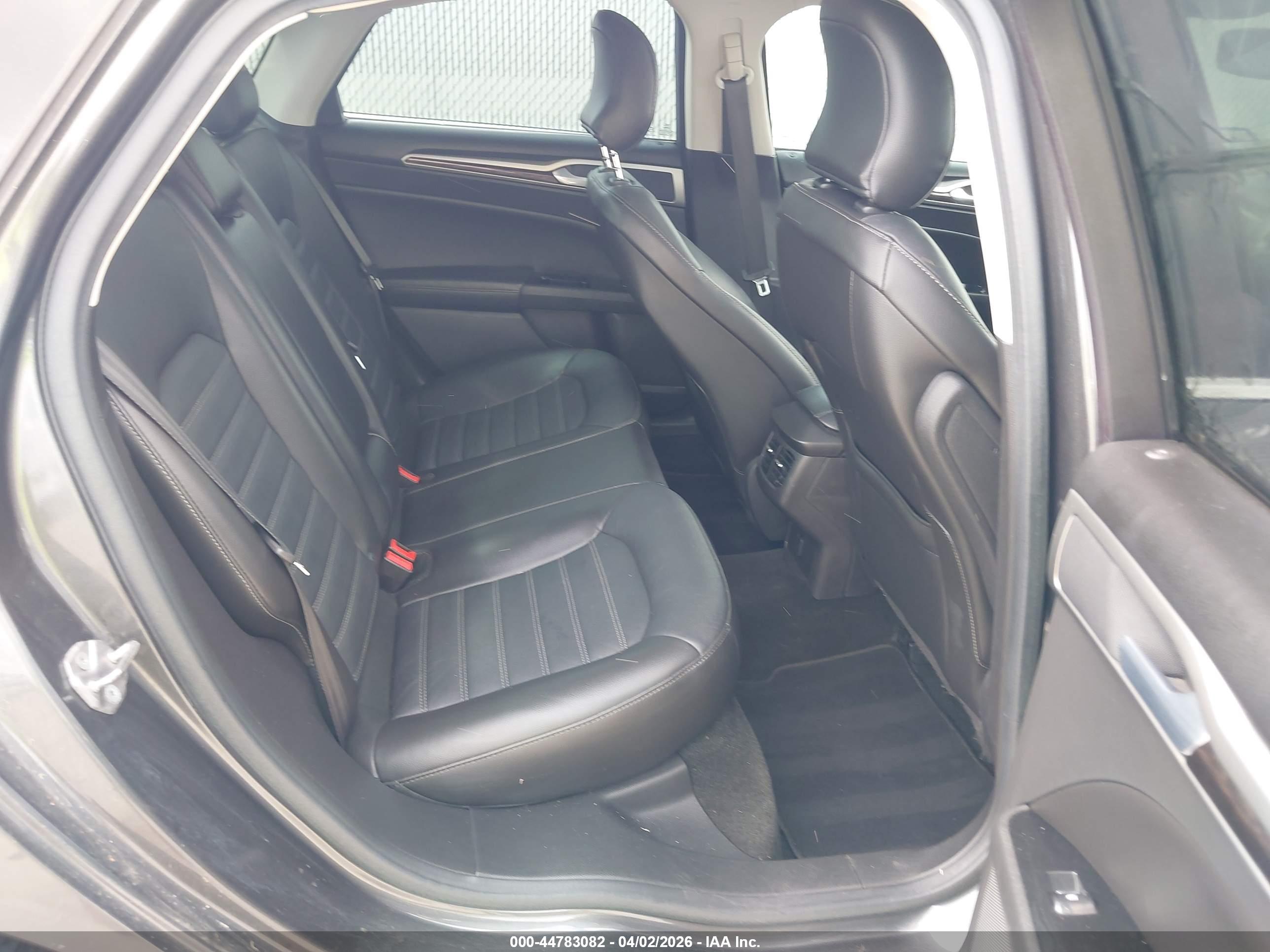 FORD FUSION image 8