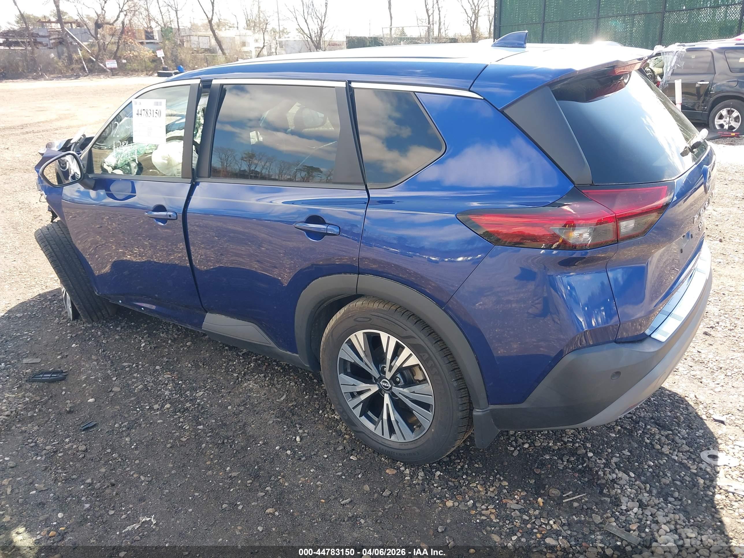 NISSAN ROGUE image 3