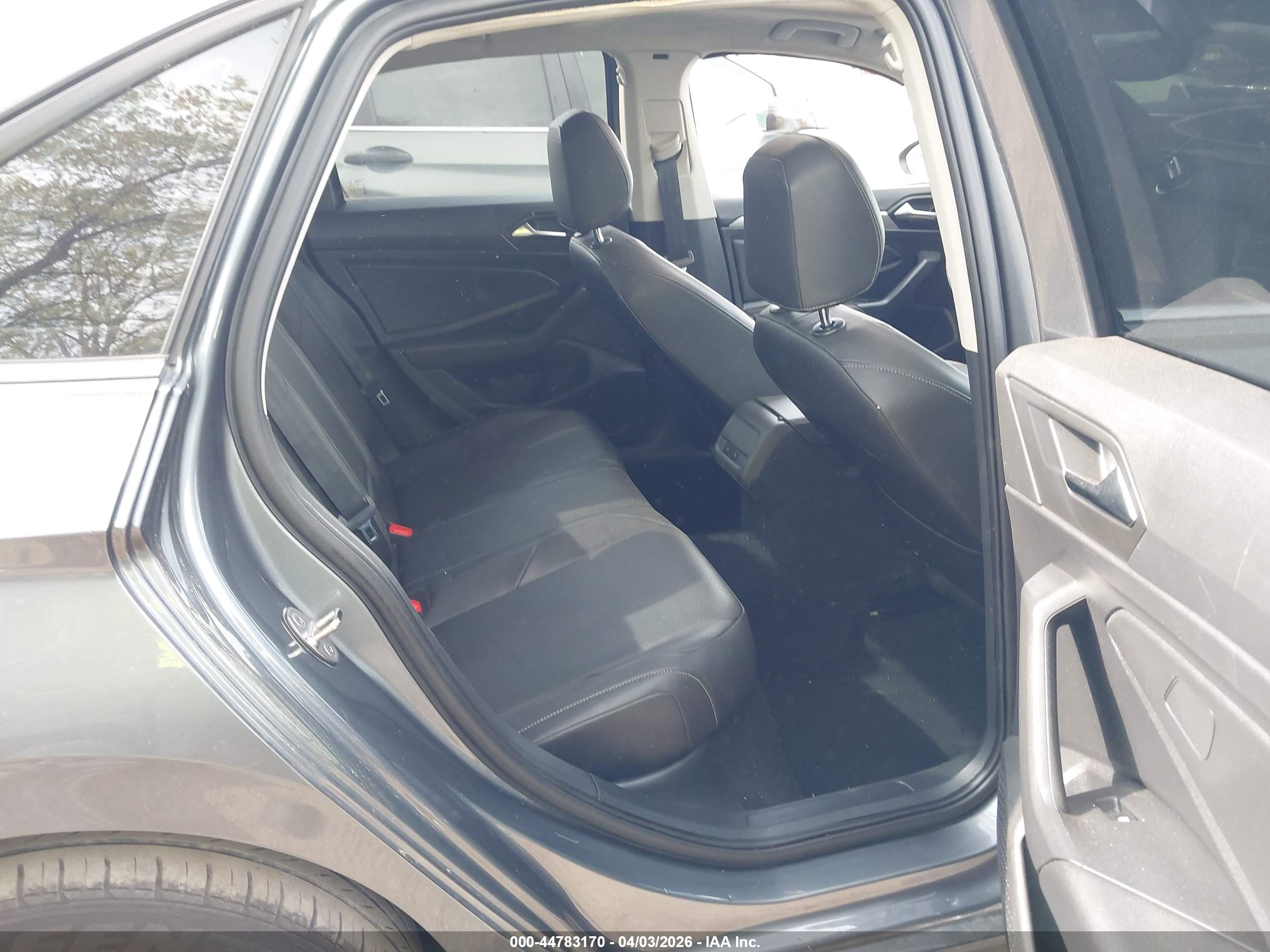 VOLKSWAGEN JETTA image 8