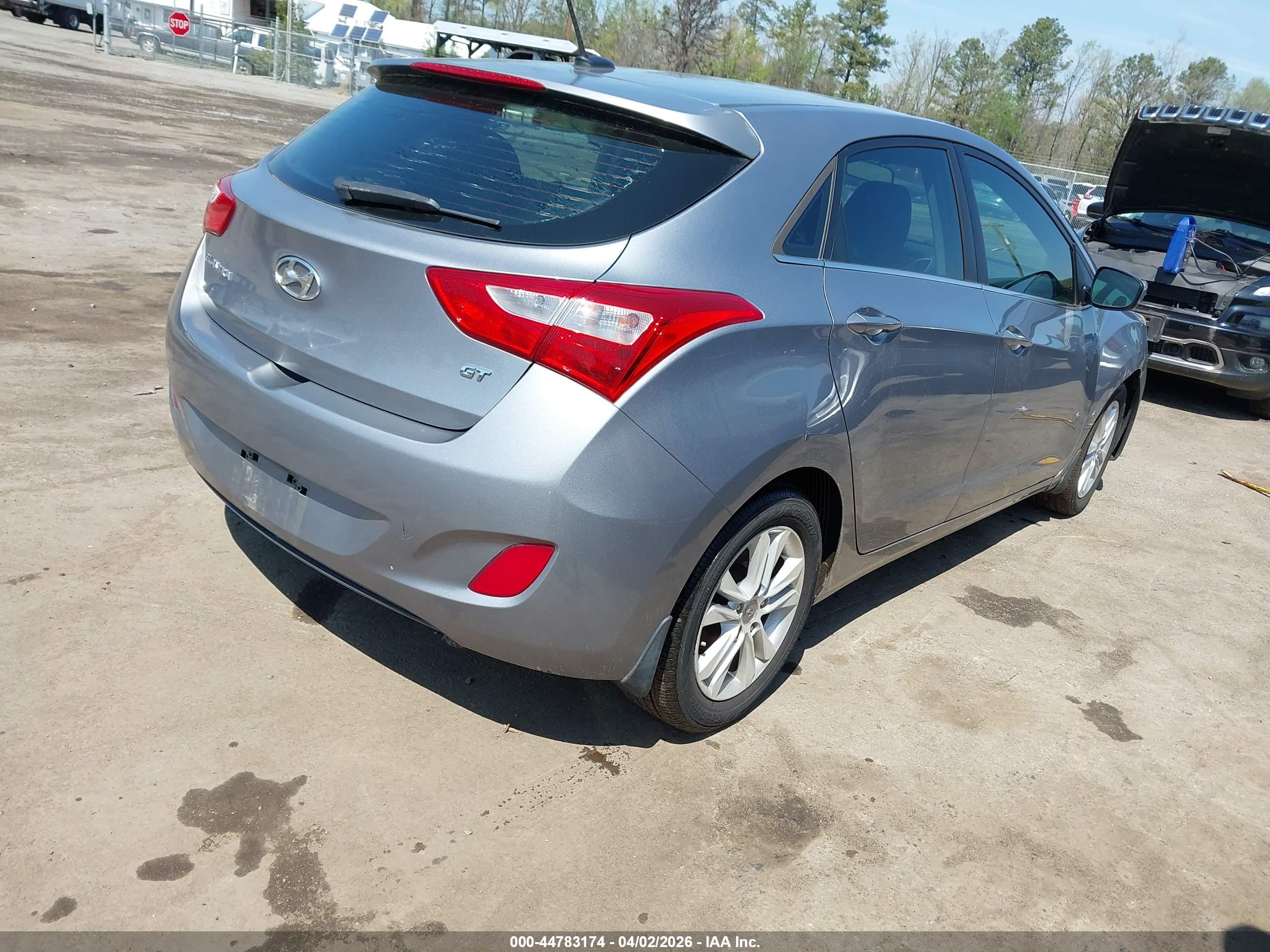 HYUNDAI ELANTRA image 4