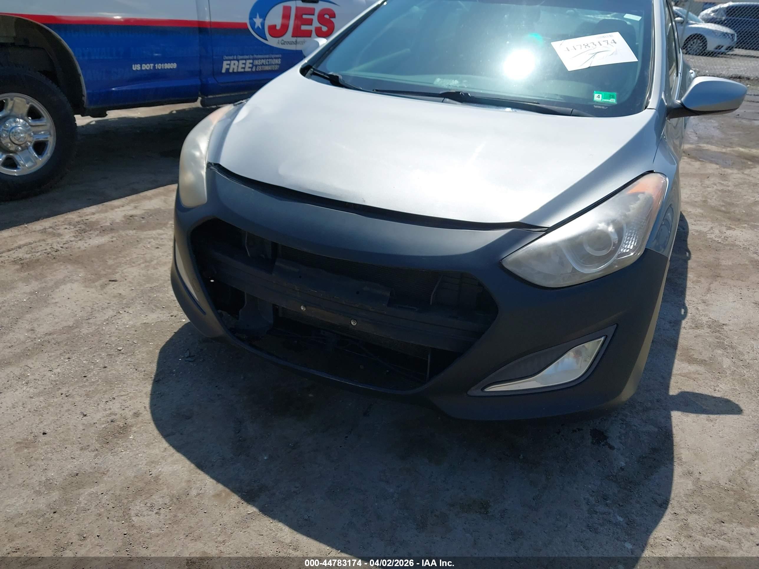HYUNDAI ELANTRA image 6