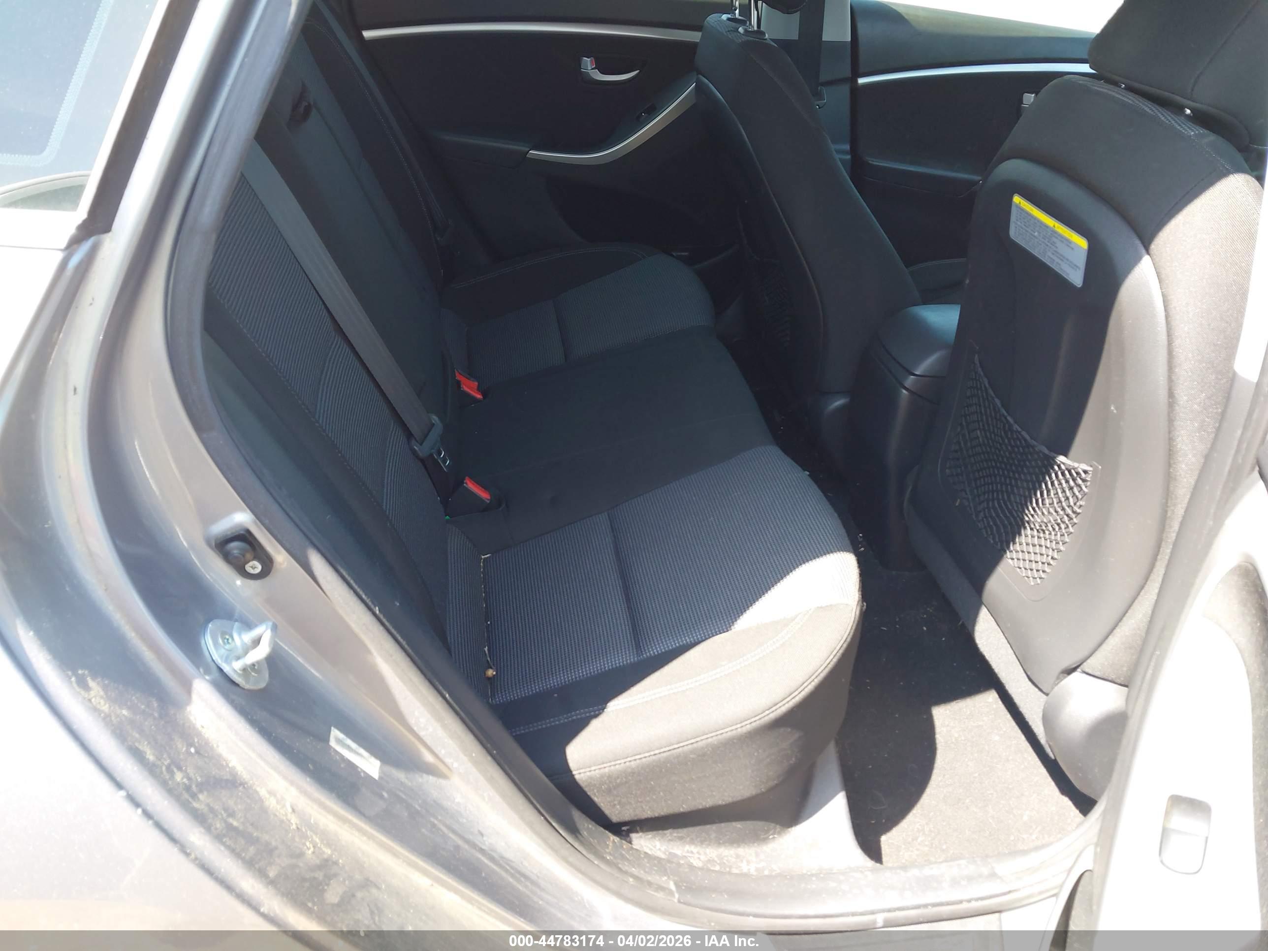 HYUNDAI ELANTRA image 8