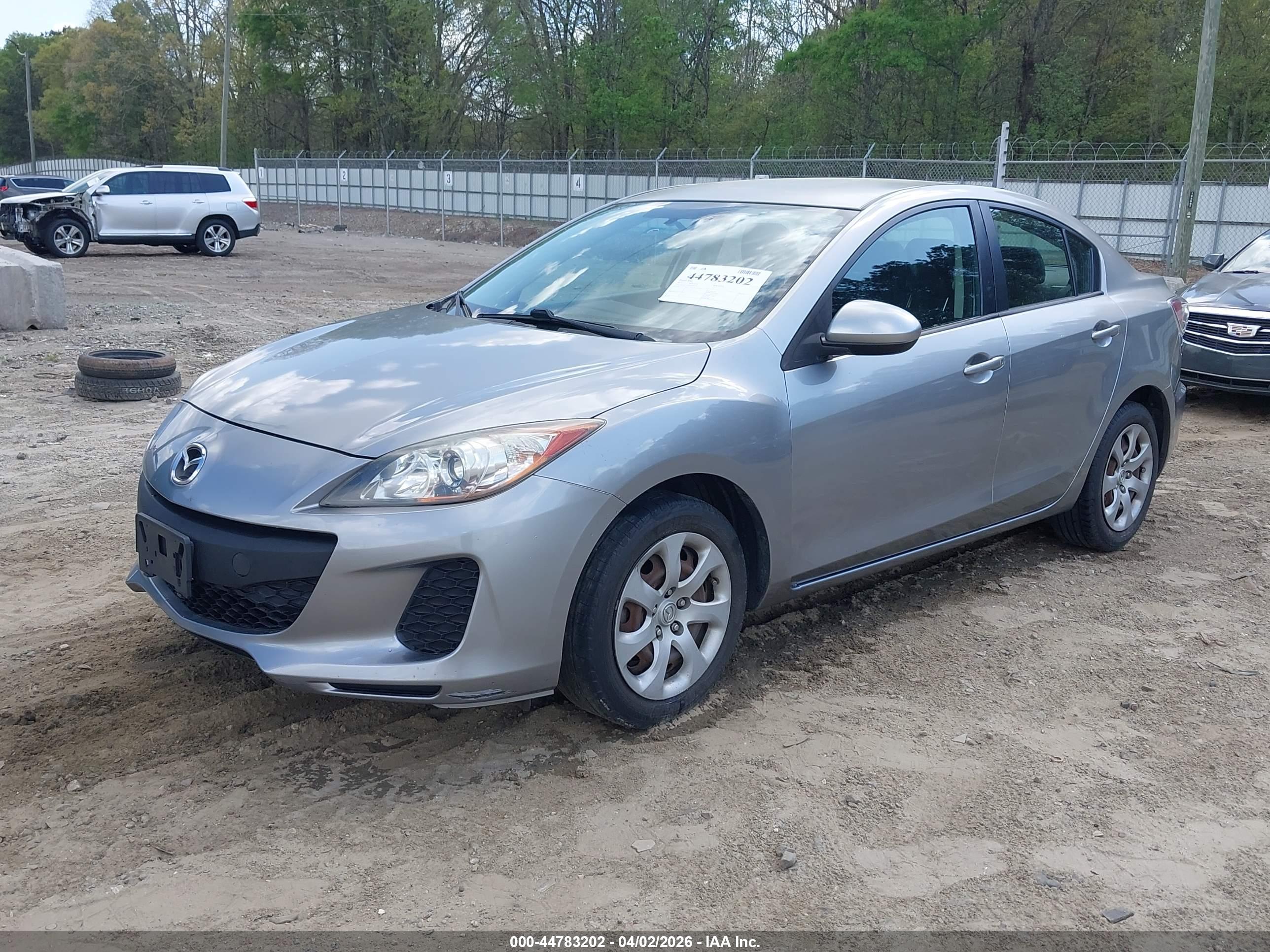 MAZDA MAZDA3 image 2