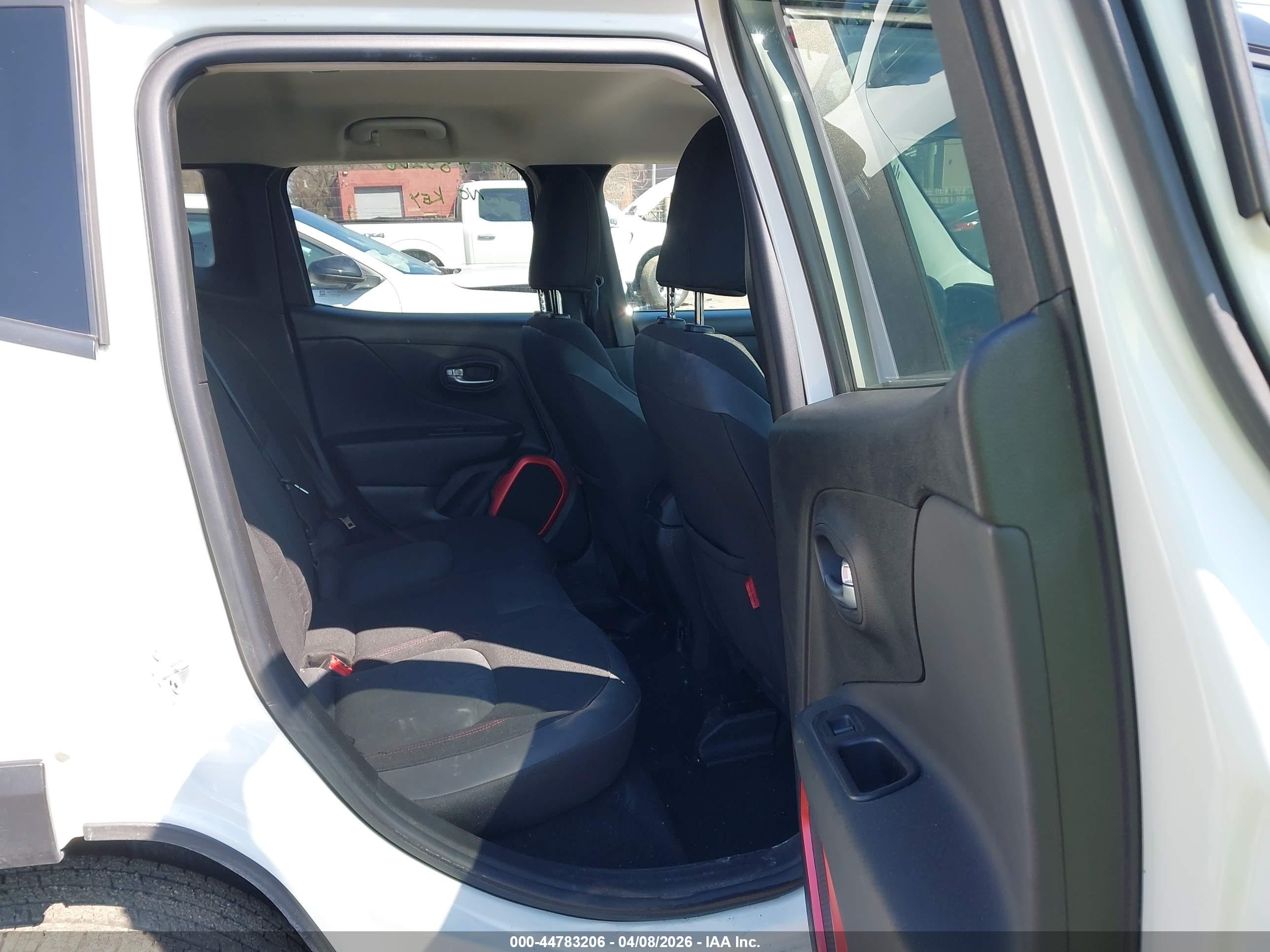 JEEP RENEGADE image 8