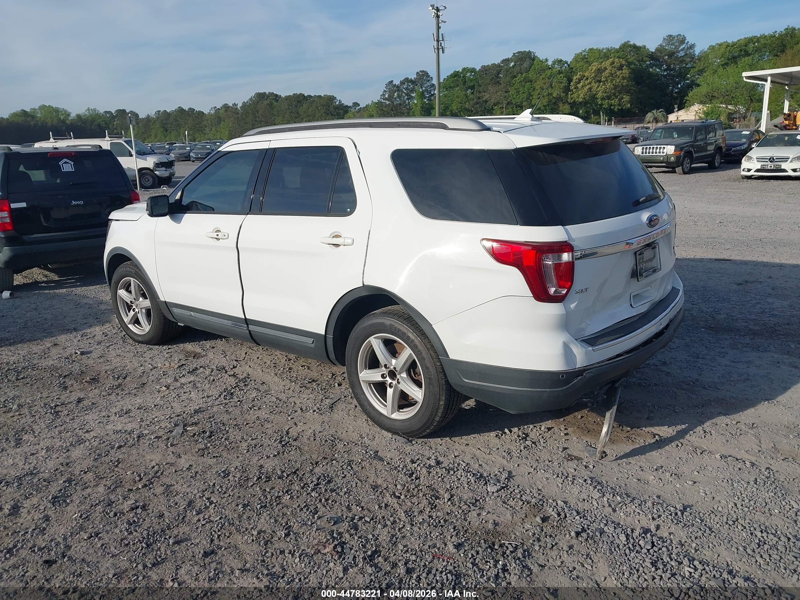 FORD EXPLORER image 3