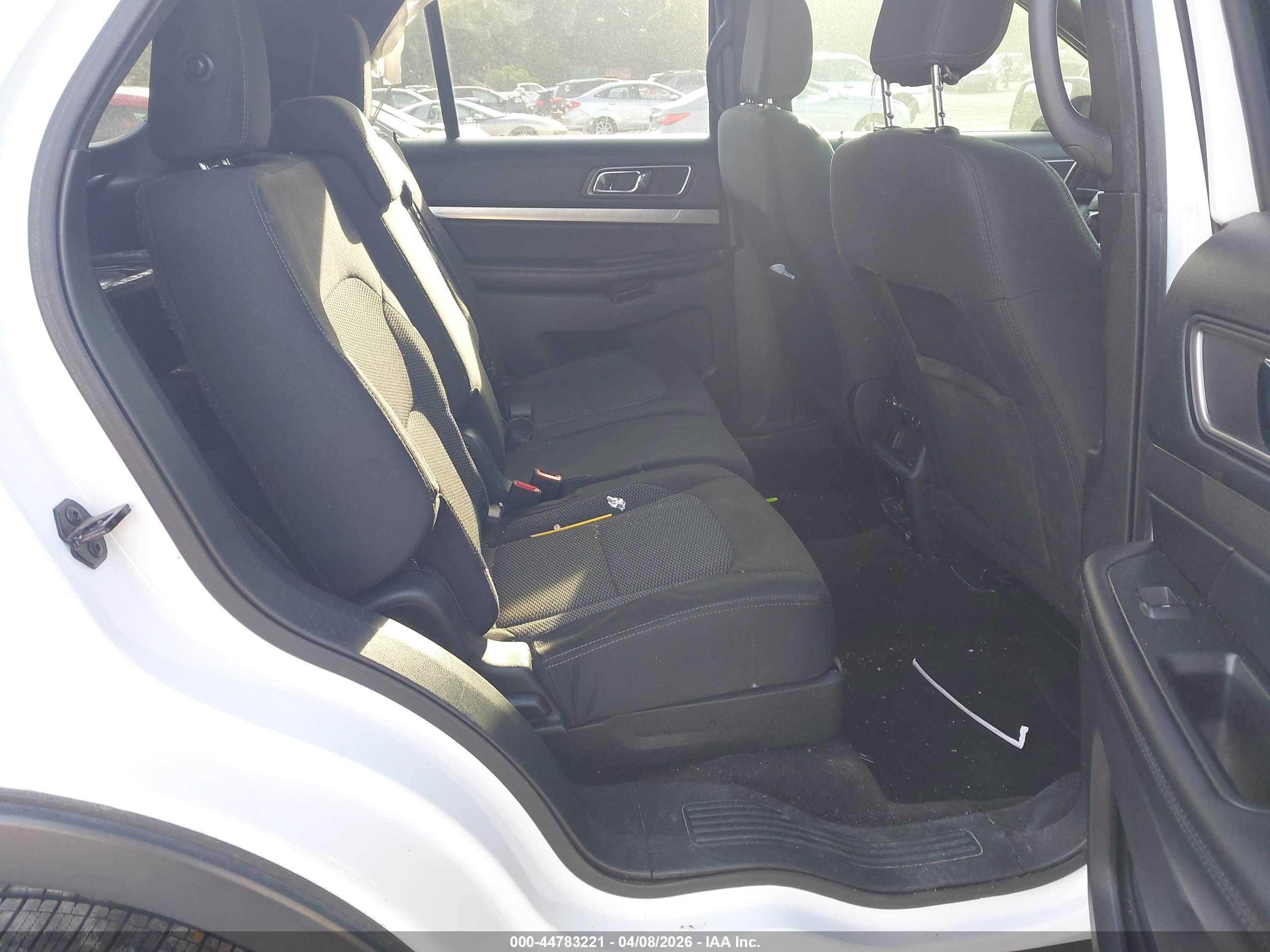 FORD EXPLORER image 8