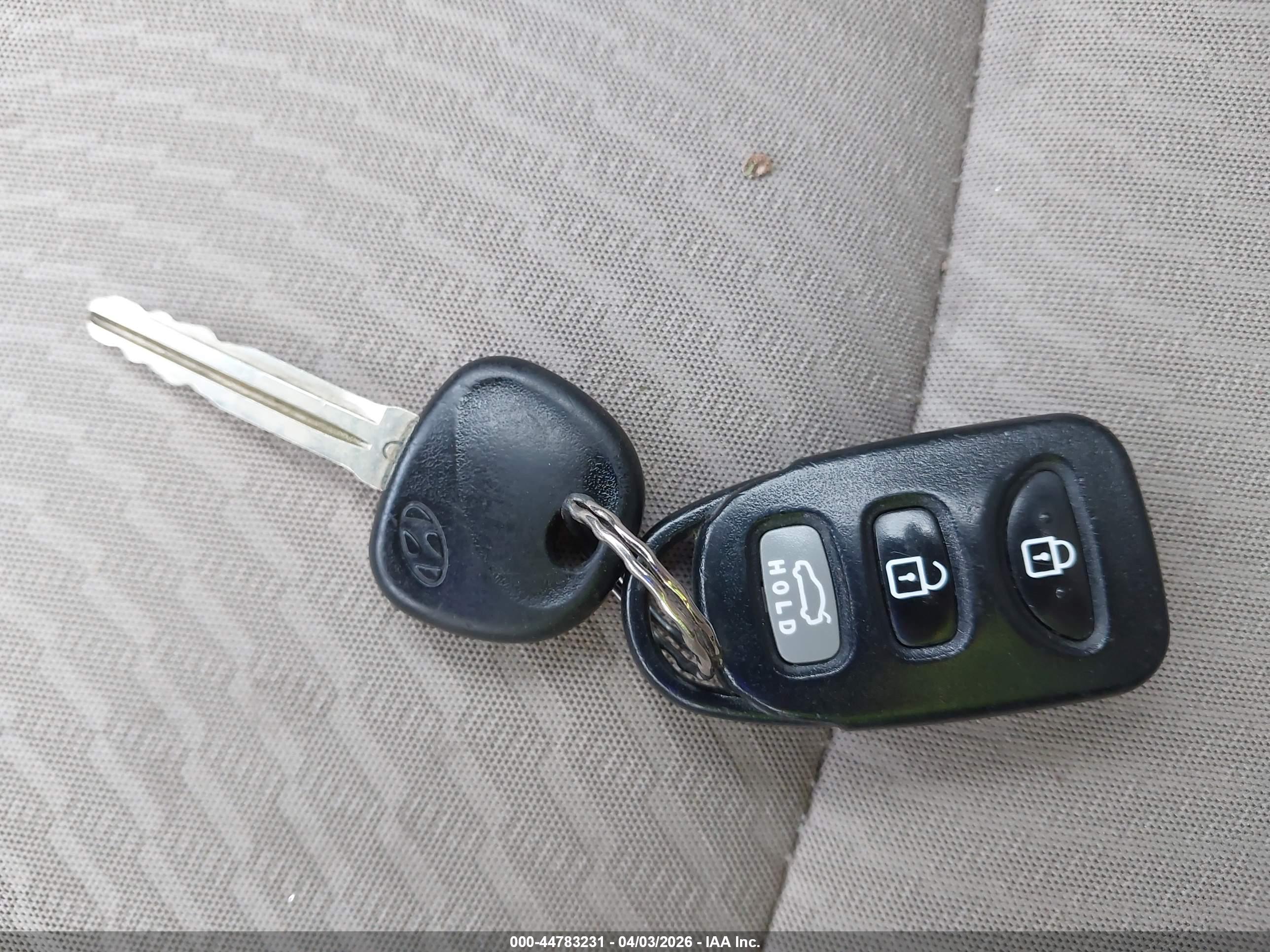 HYUNDAI ELANTRA image 11