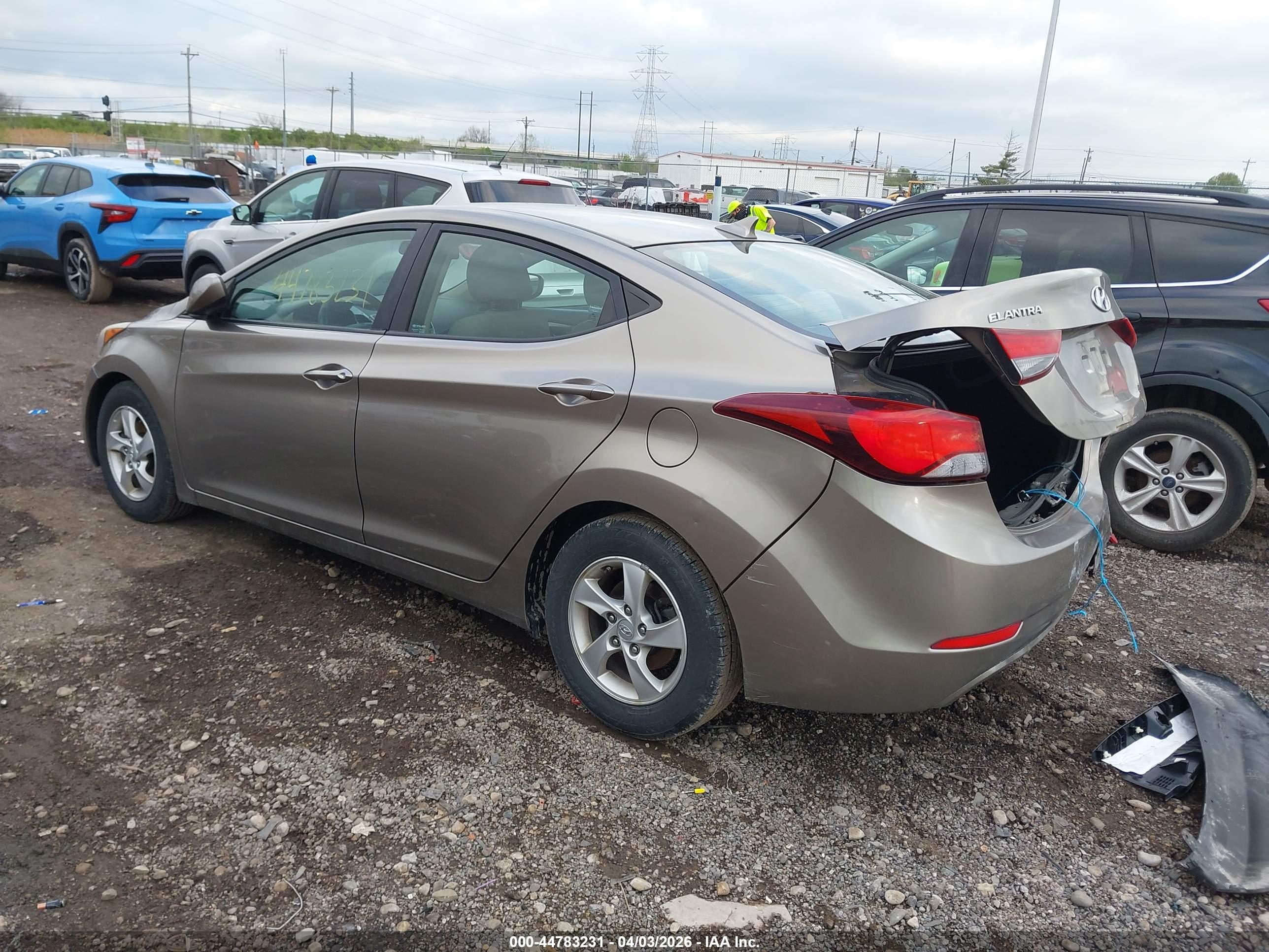HYUNDAI ELANTRA image 3